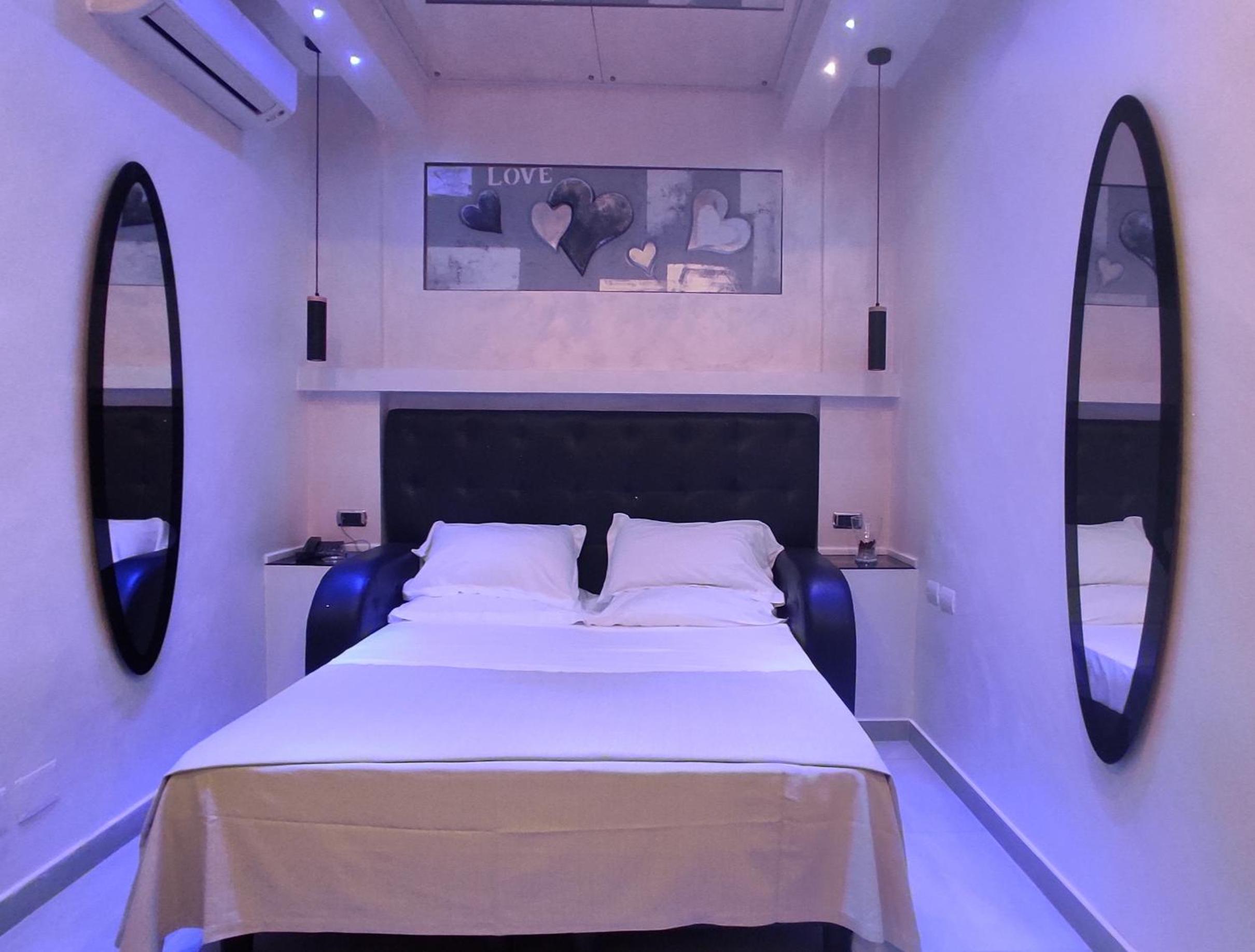 Suite with Spa Bath - Photo 2