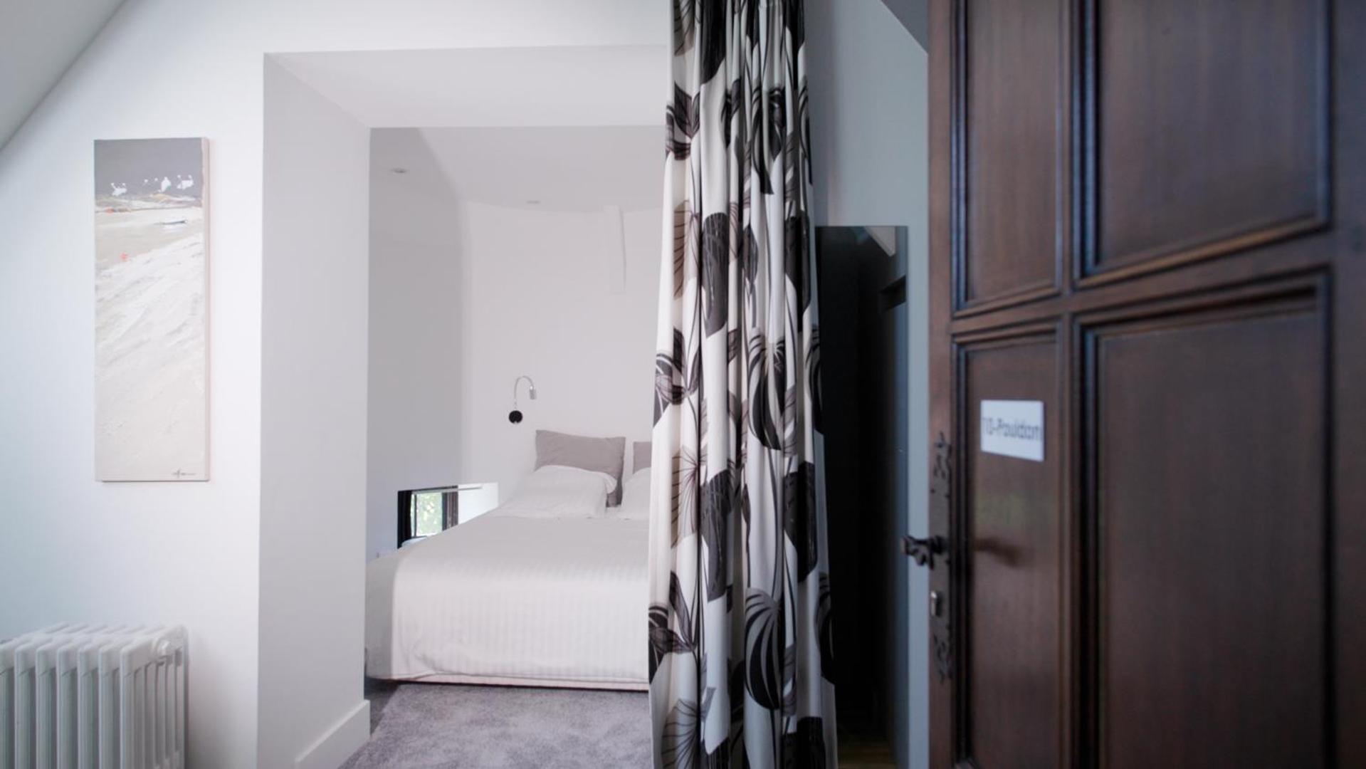 Standard Double or Twin Room - Photo 10