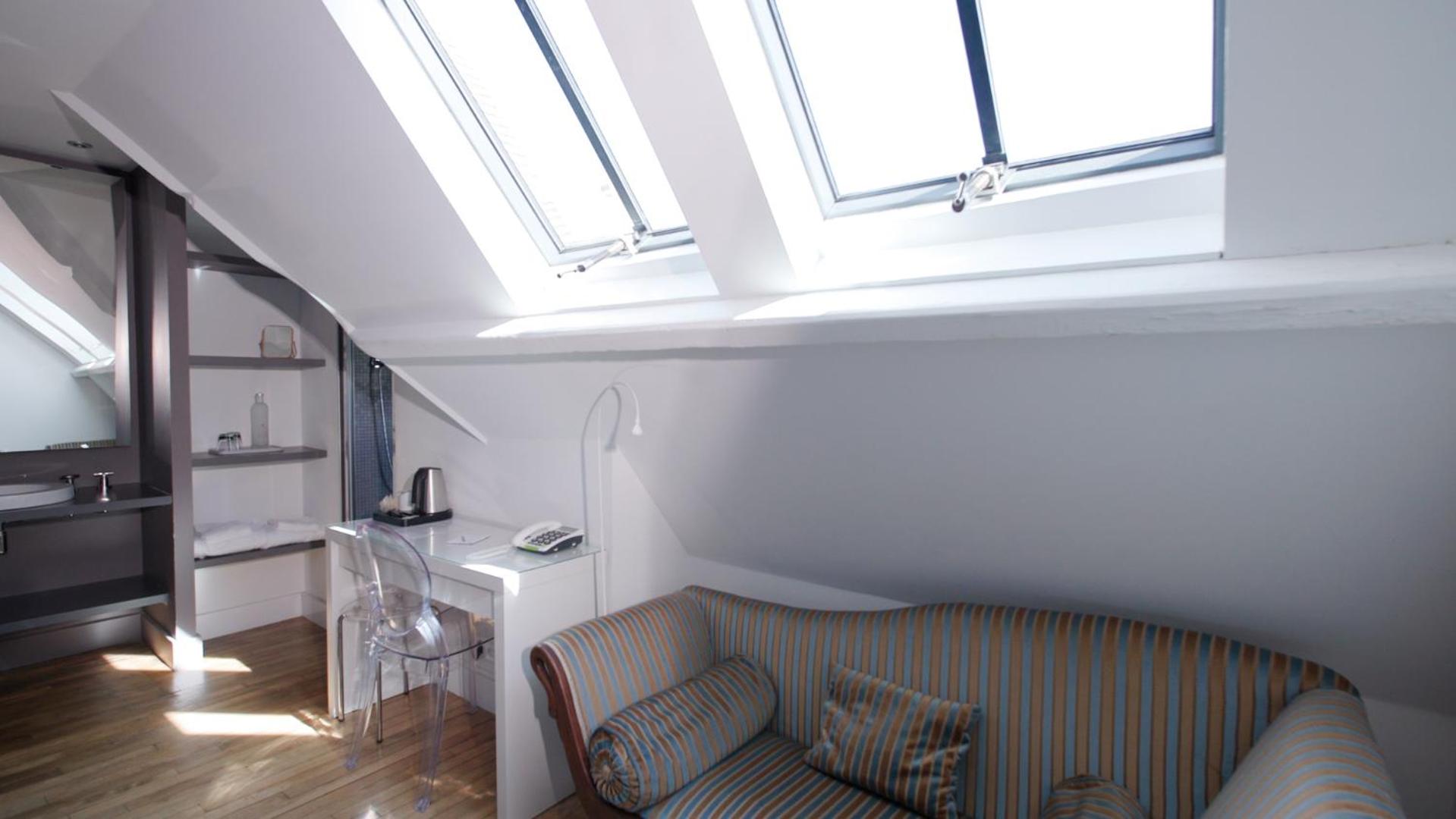 Standard Double or Twin Room - Photo 8