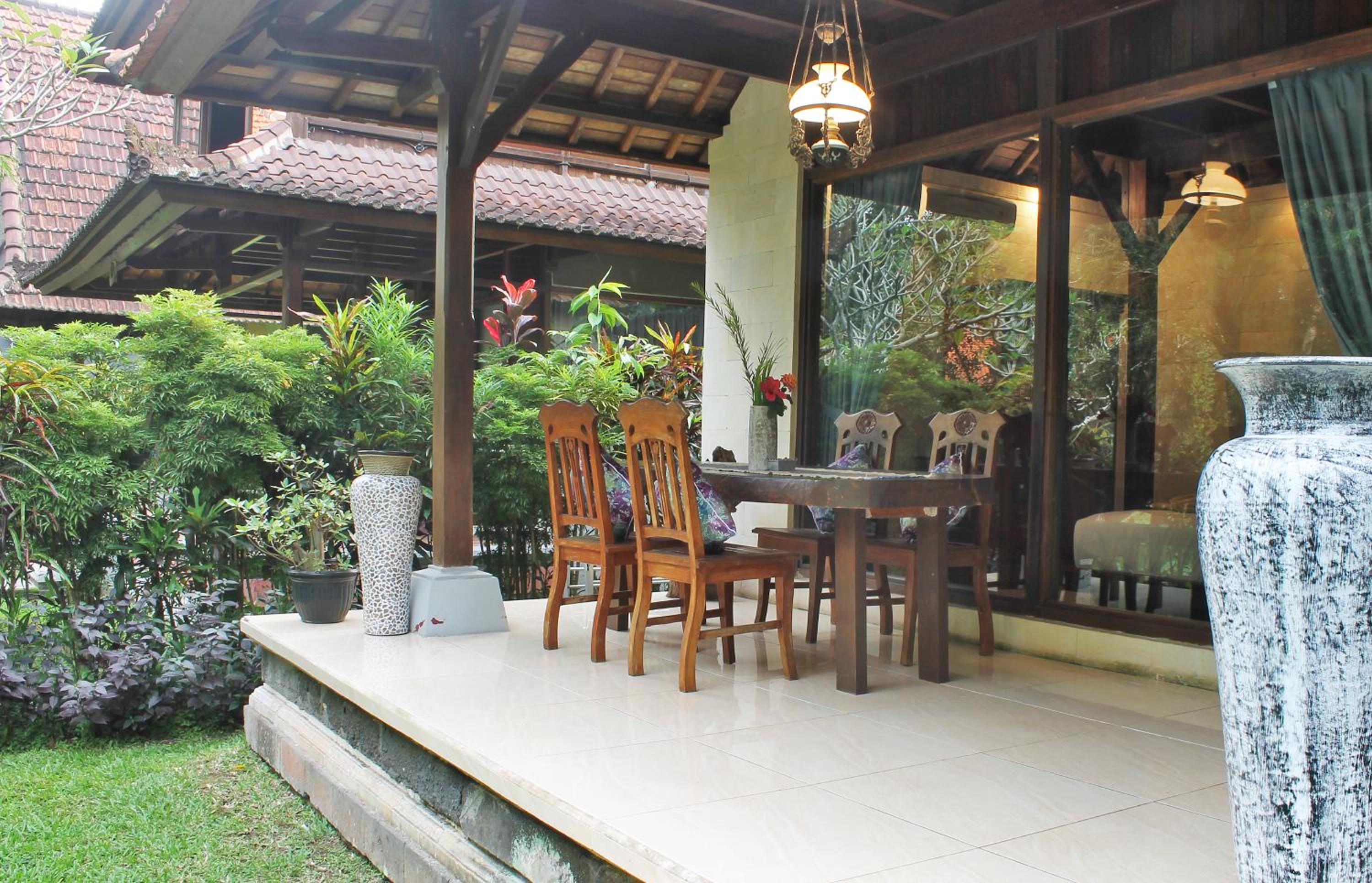 Family Room - Photo 13