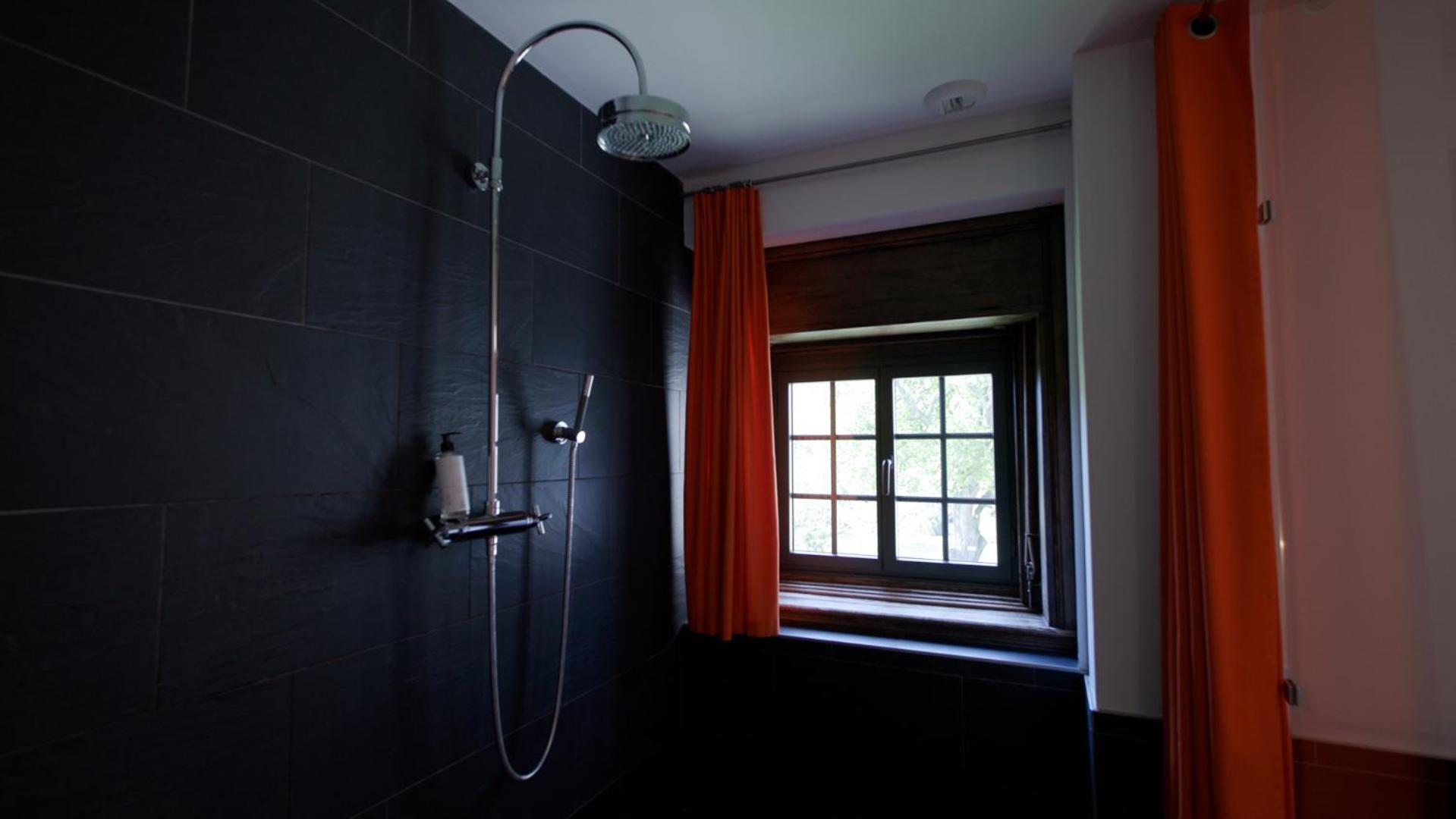 Standard Double or Twin Room - Photo 11