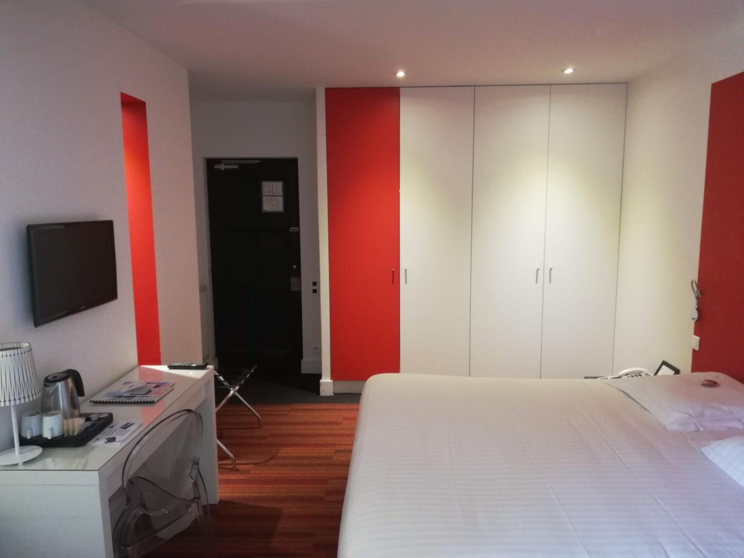 Standard Double or Twin Room - Photo 12