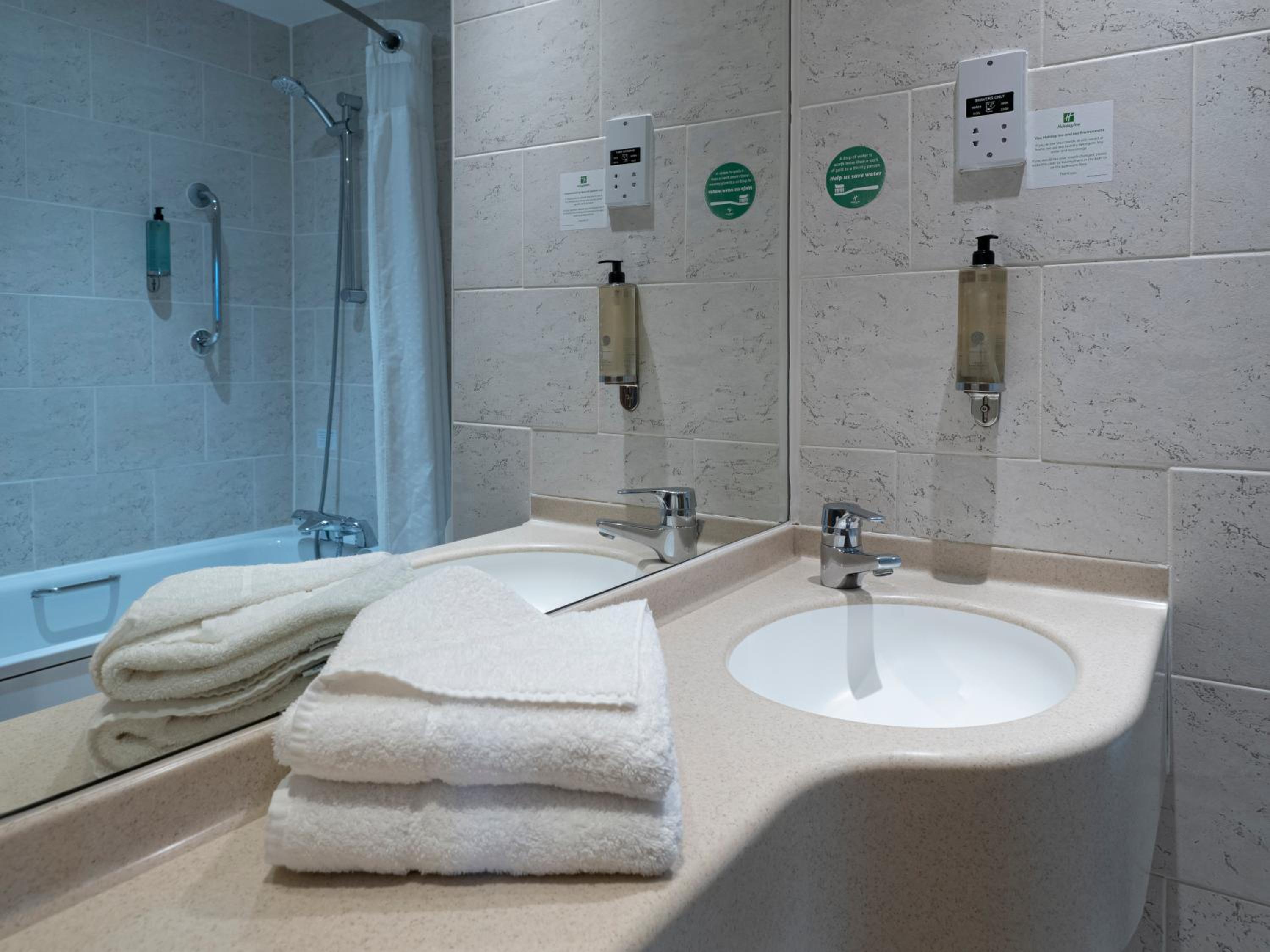 Standard King Room - Photo 3