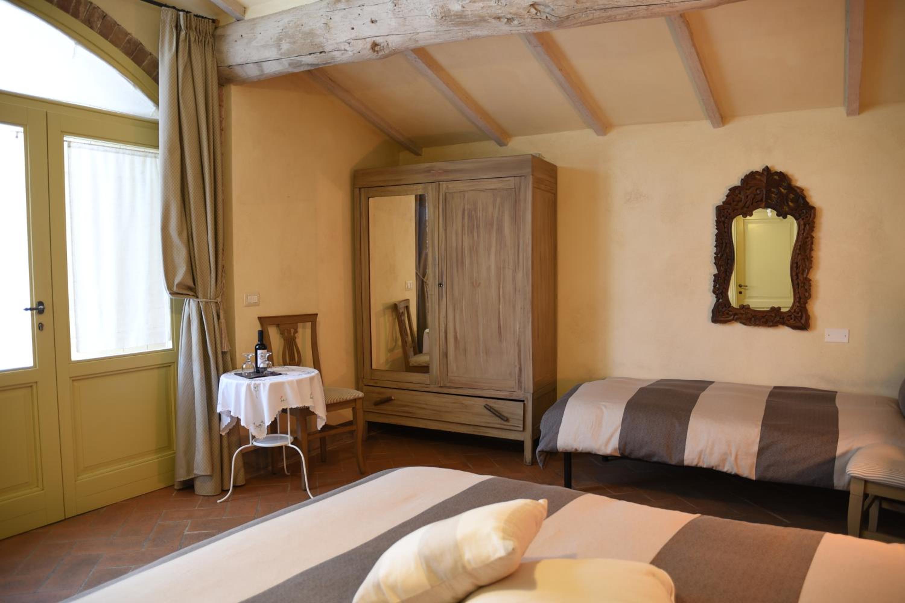Triple Room with Private Bathroom photo 2