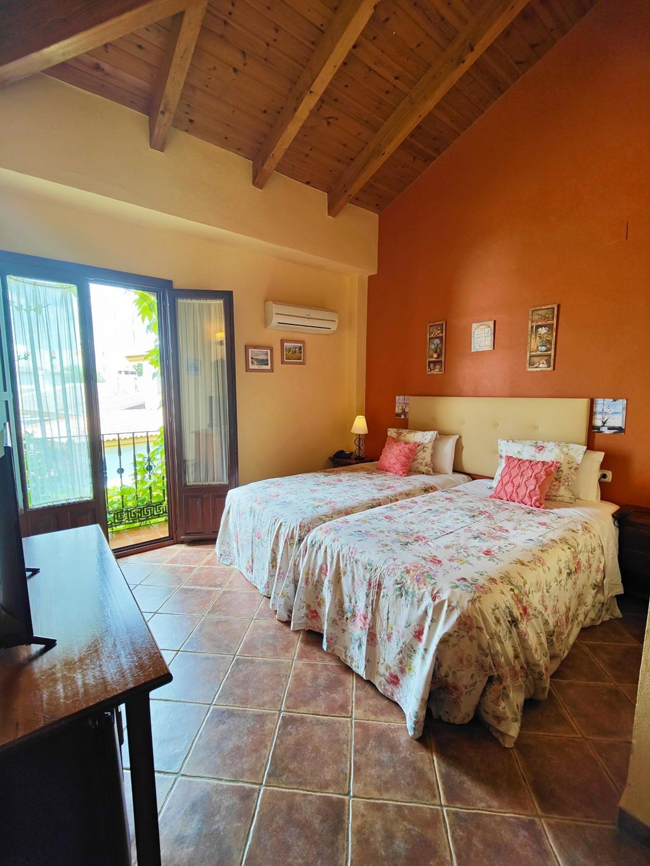 Habitación Estándar con Dos Camas Individuales