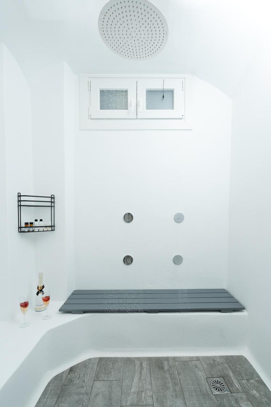 Deluxe King Suite - Photo 29
