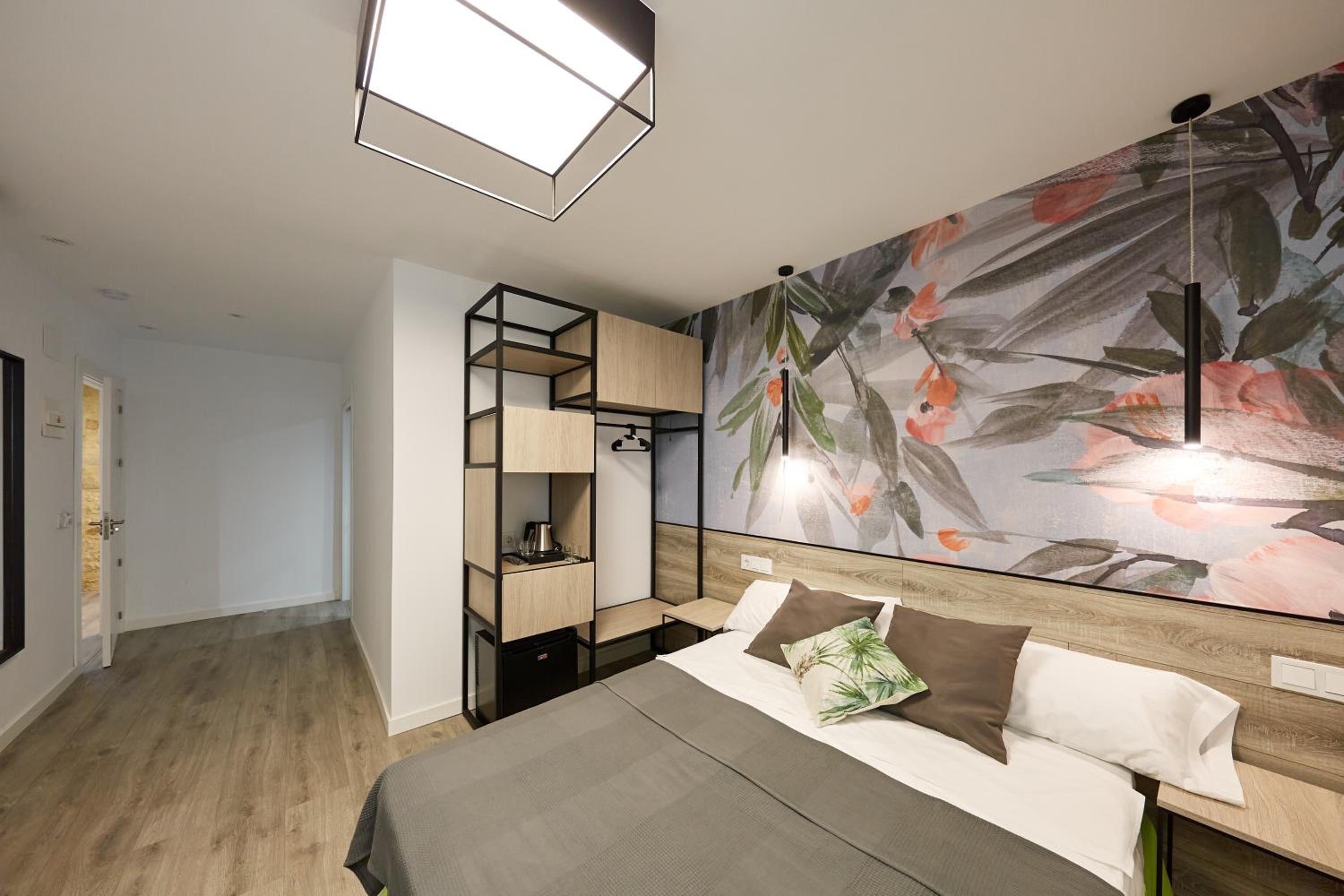 Large Double Room - Photo 2