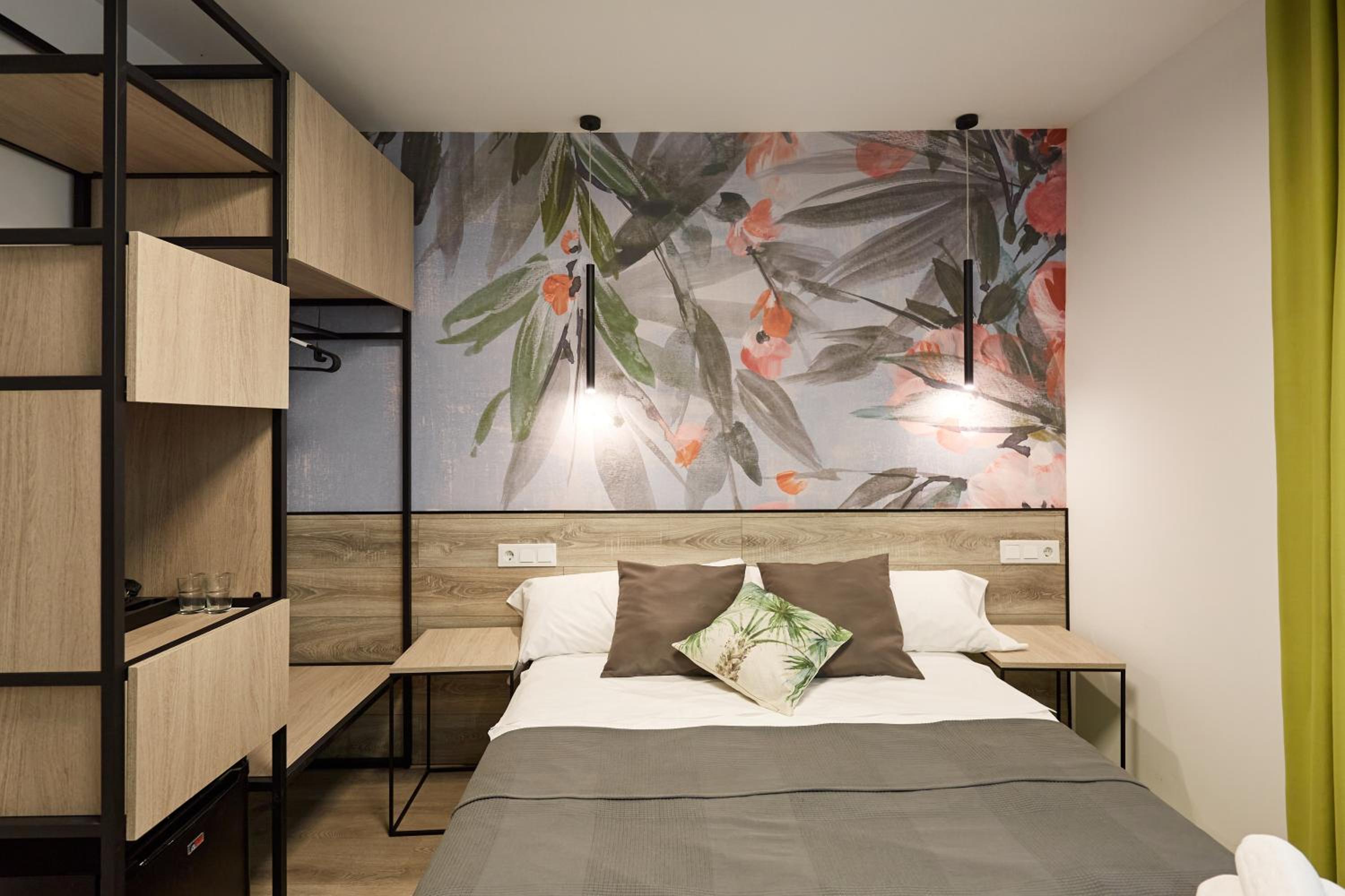 Large Double Room - Photo 6