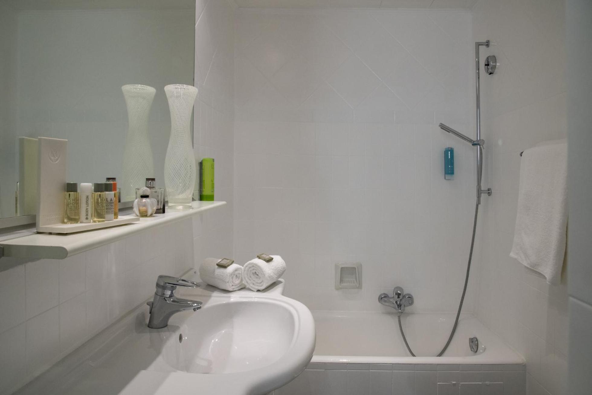 Duplex Quadruple Room - Photo 10