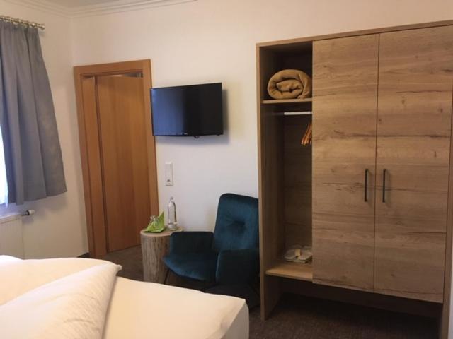 Quadruple Room with Mountain View photo 2