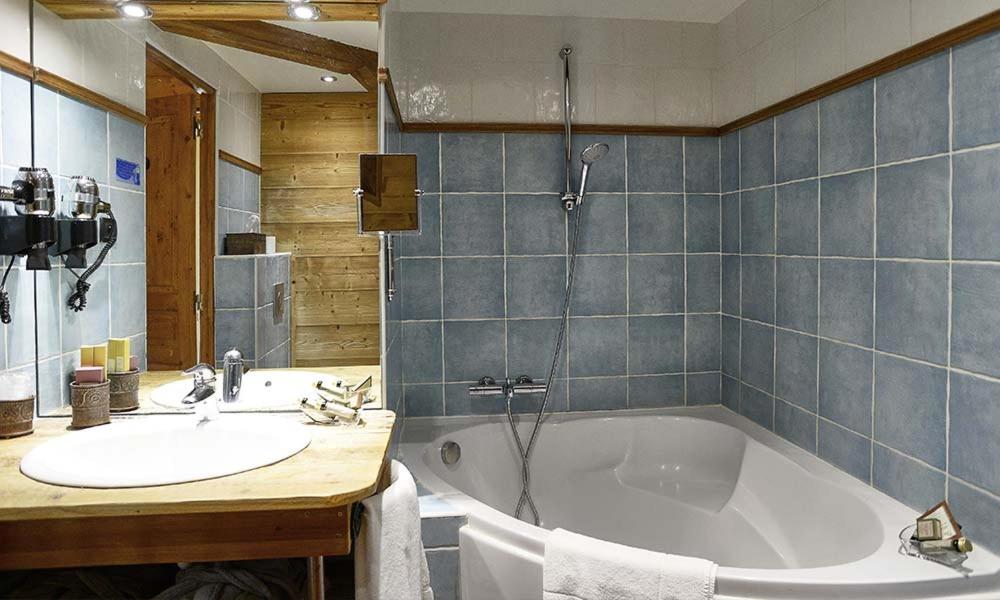 Superior King Suite - Photo 6