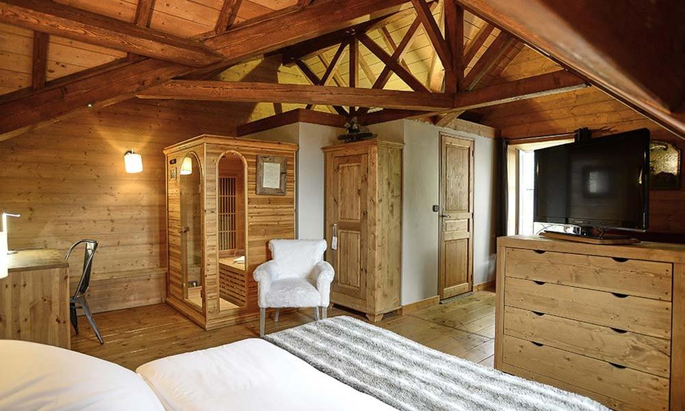 Superior King Suite - Photo 2