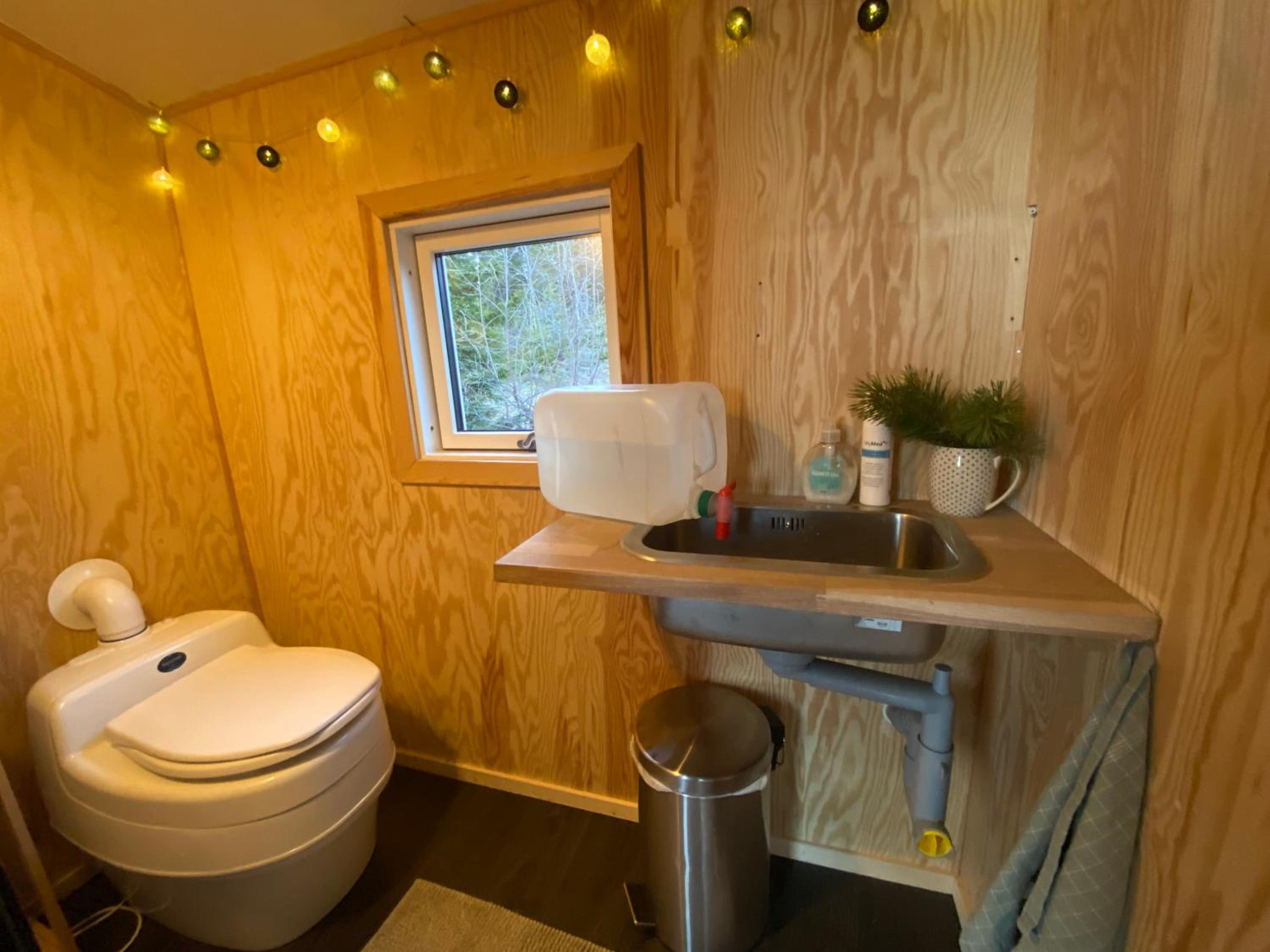 Two-Bedroom House - Photo 20