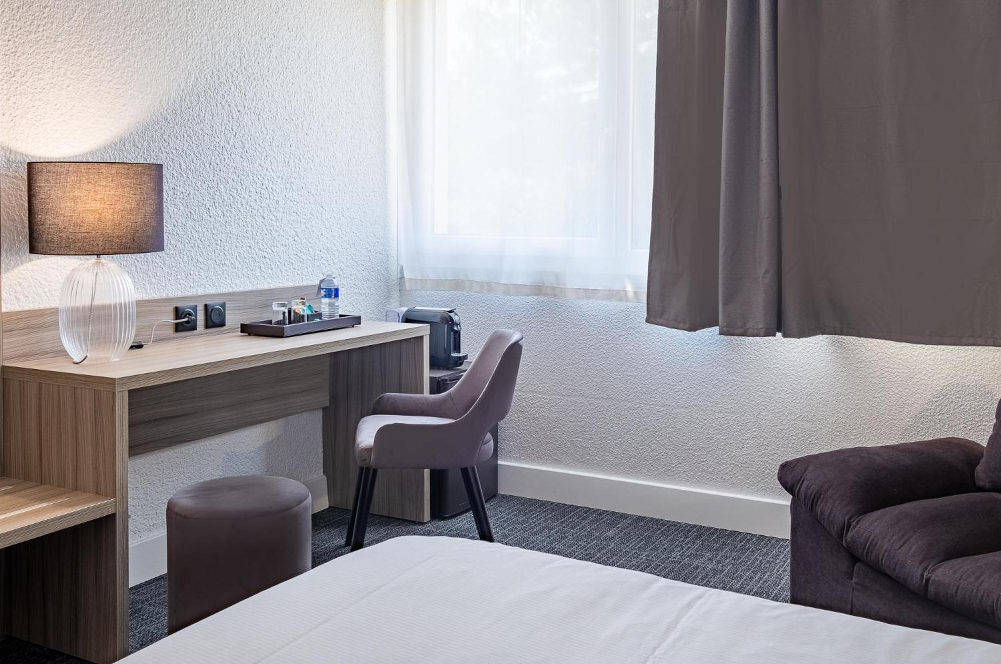 Premium Double Room - Photo 10