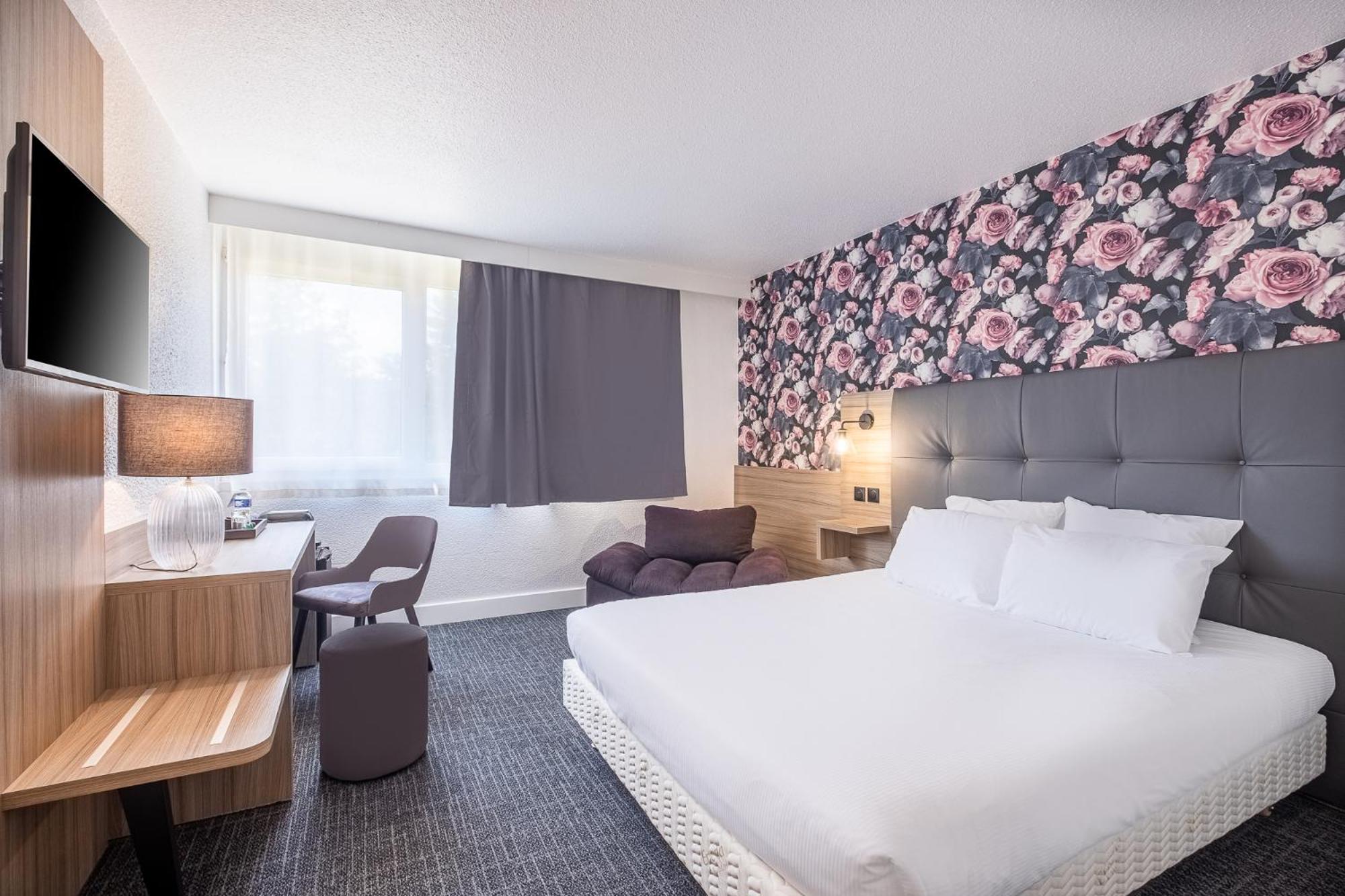 Premium Double Room - Photo 11