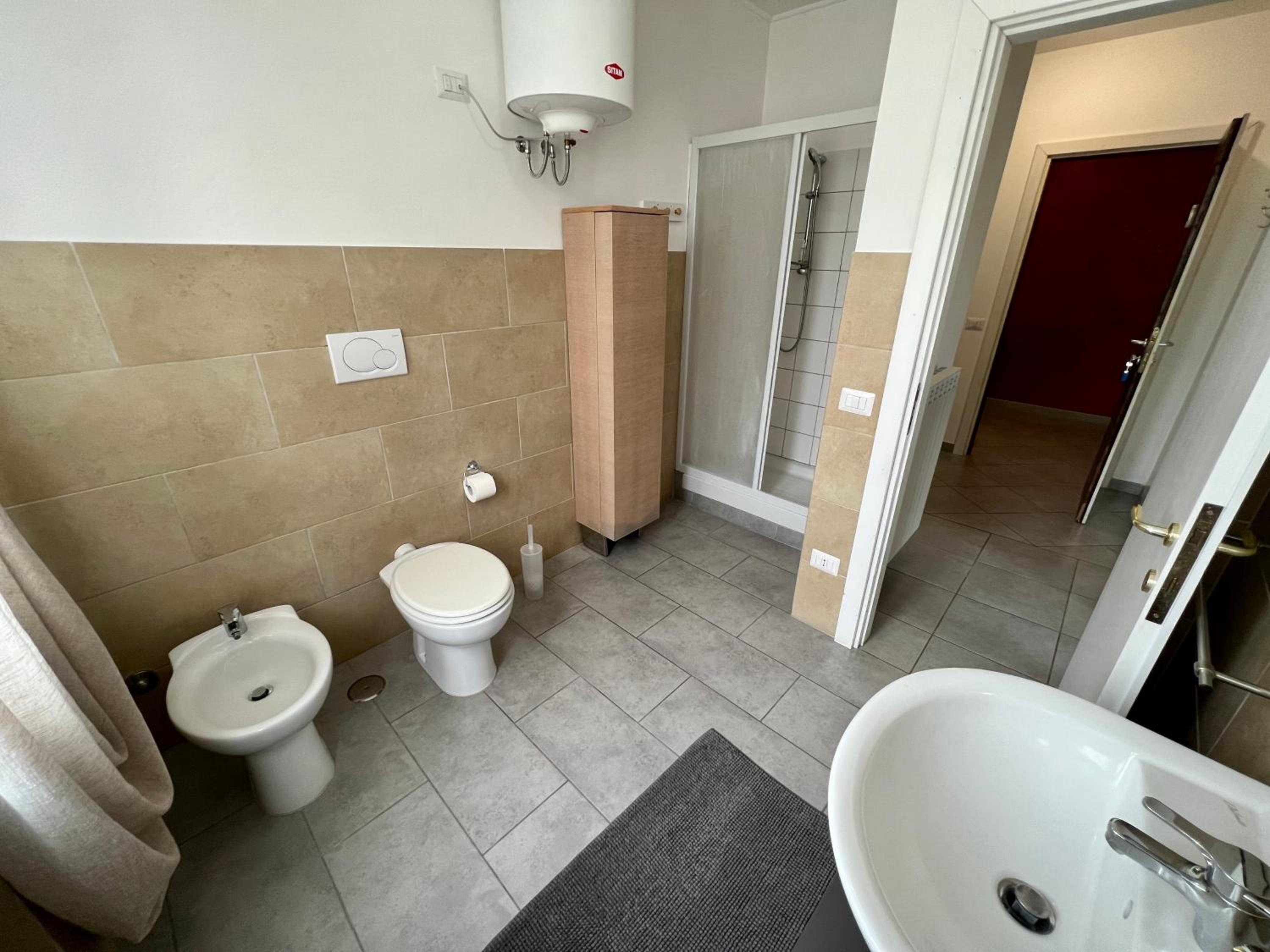 Double Room with Private Bathroom - Photo 5