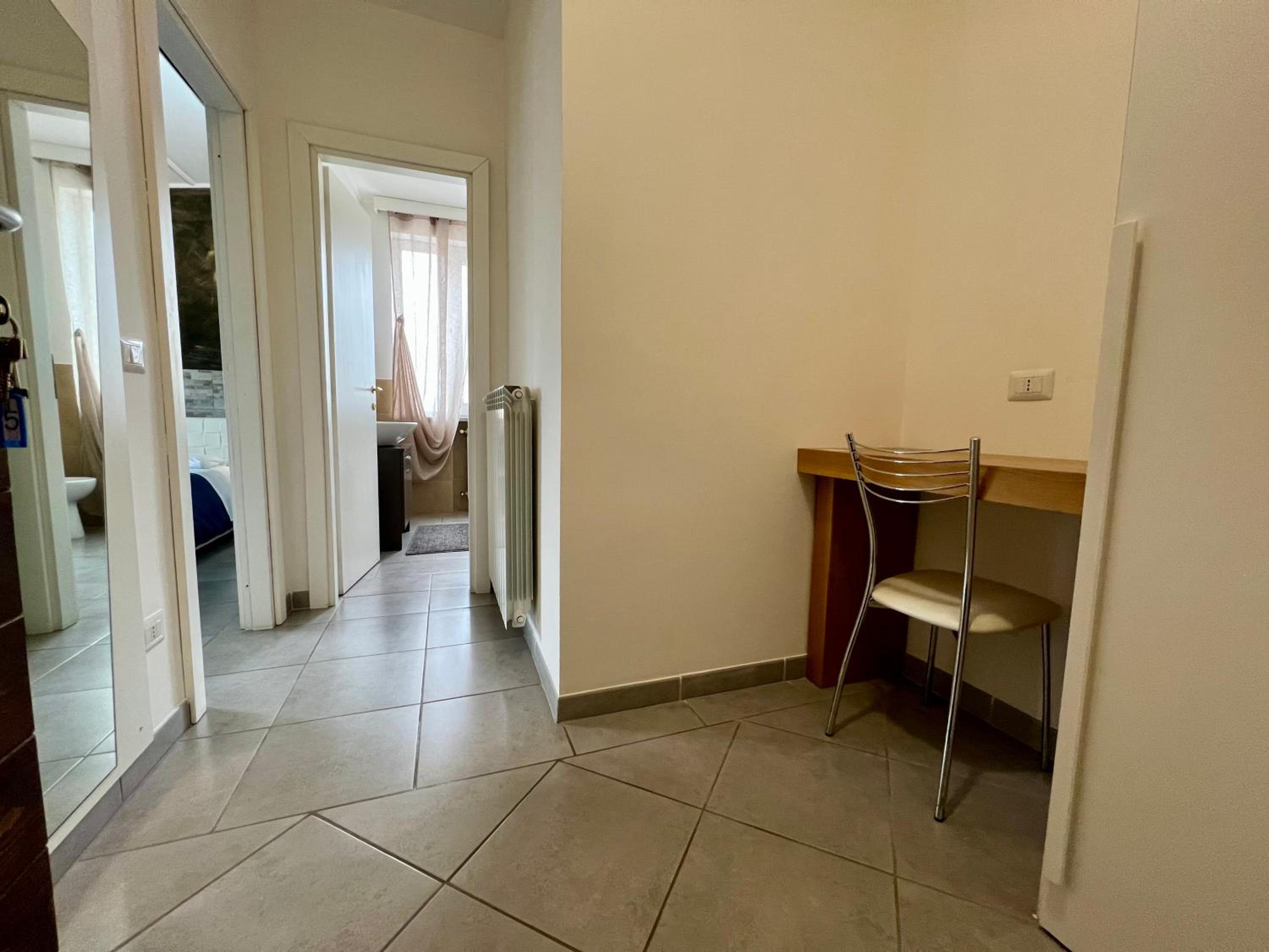 Double Room with Private Bathroom - Photo 2