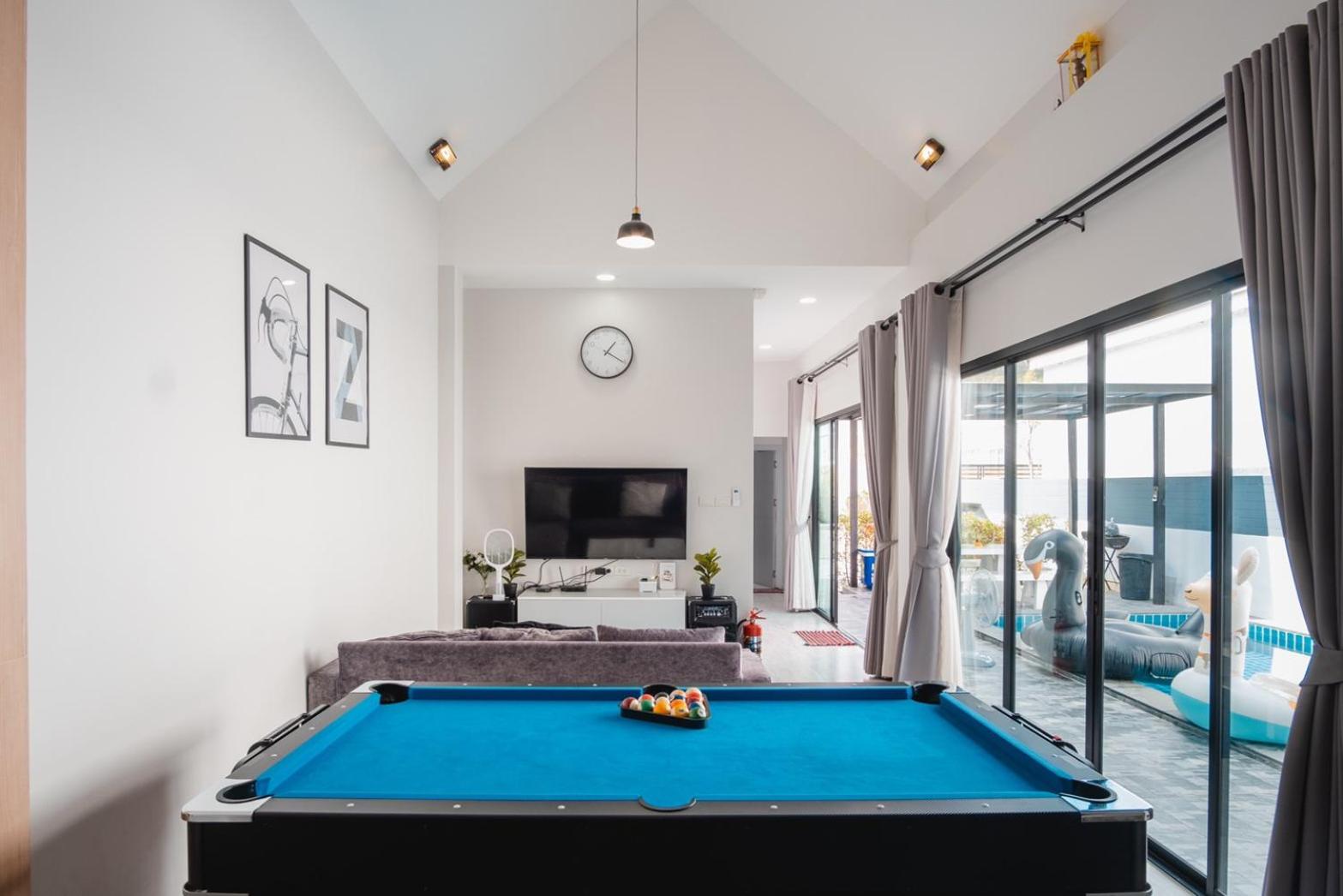 Three-Bedroom Villa - Photo 8