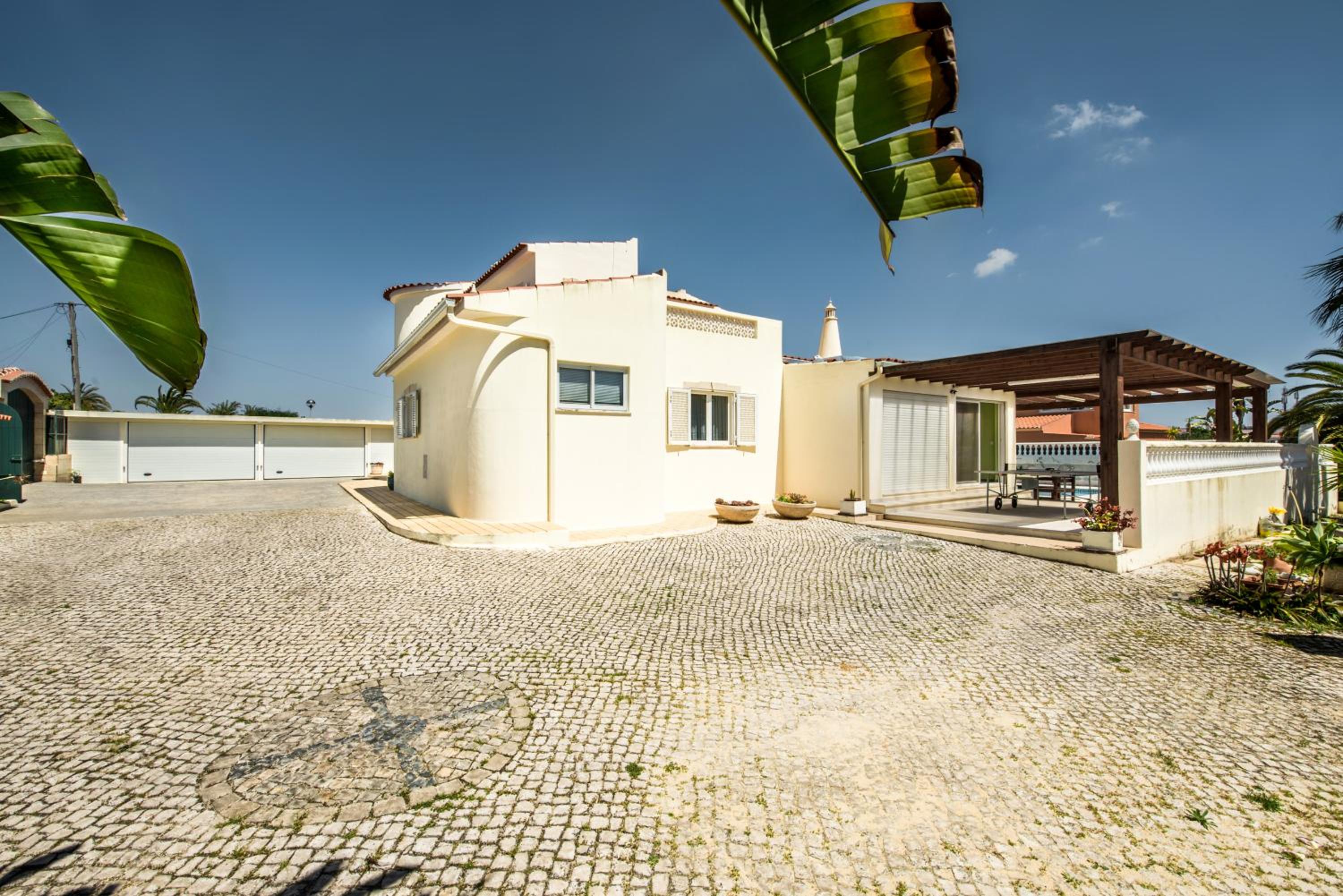 Five-Bedroom Villa photo 3