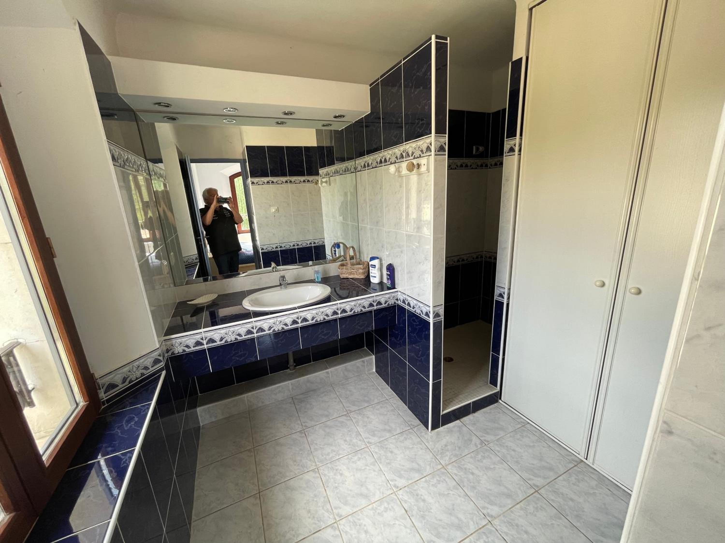 Deluxe Double Room with Shower - Photo 2