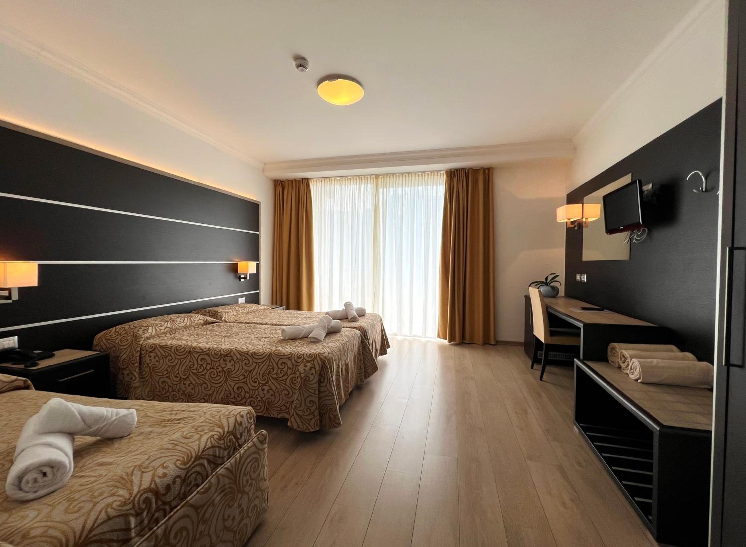 Deluxe Family Room
