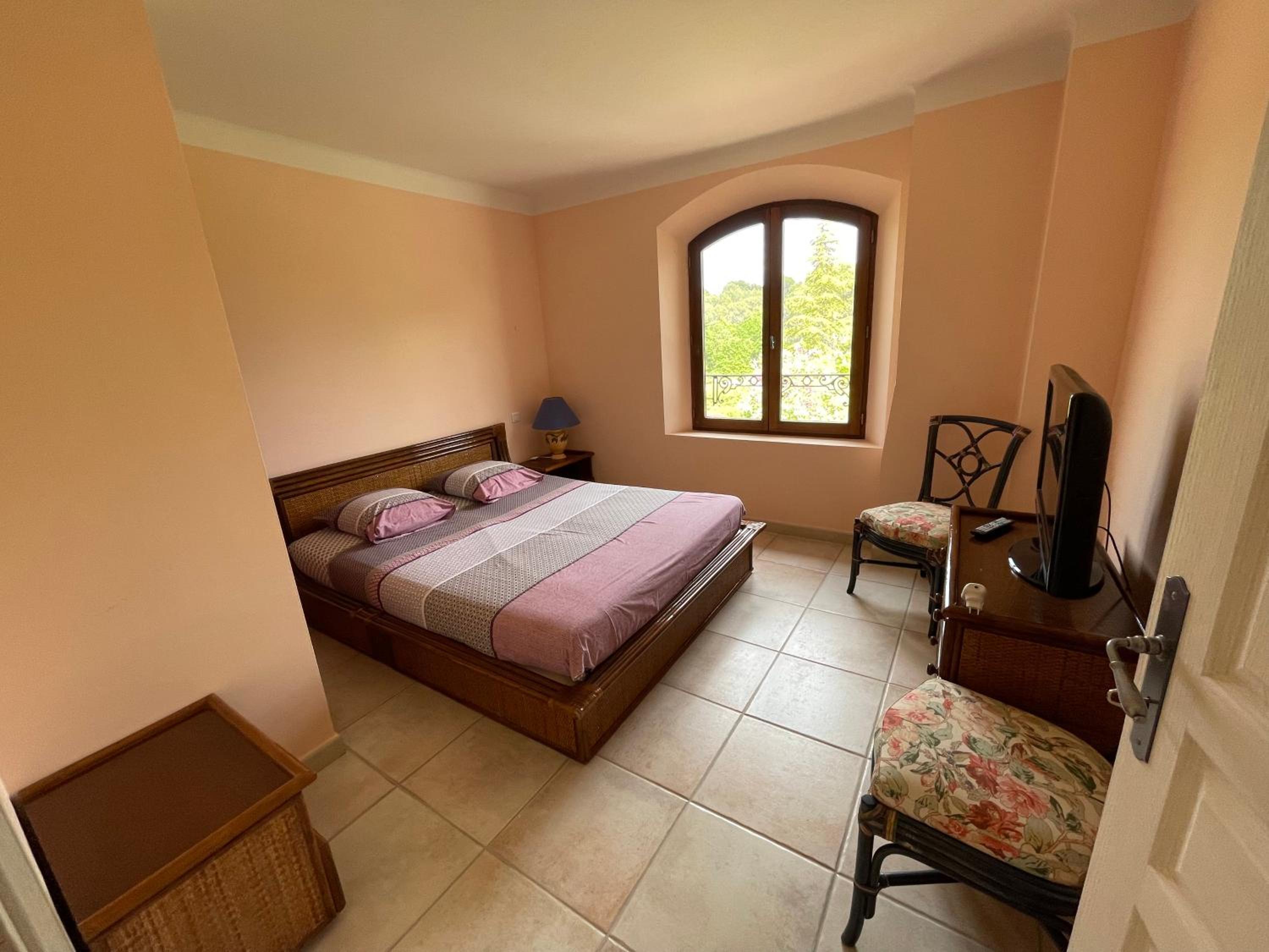 Two-Bedroom Suite - Photo 2