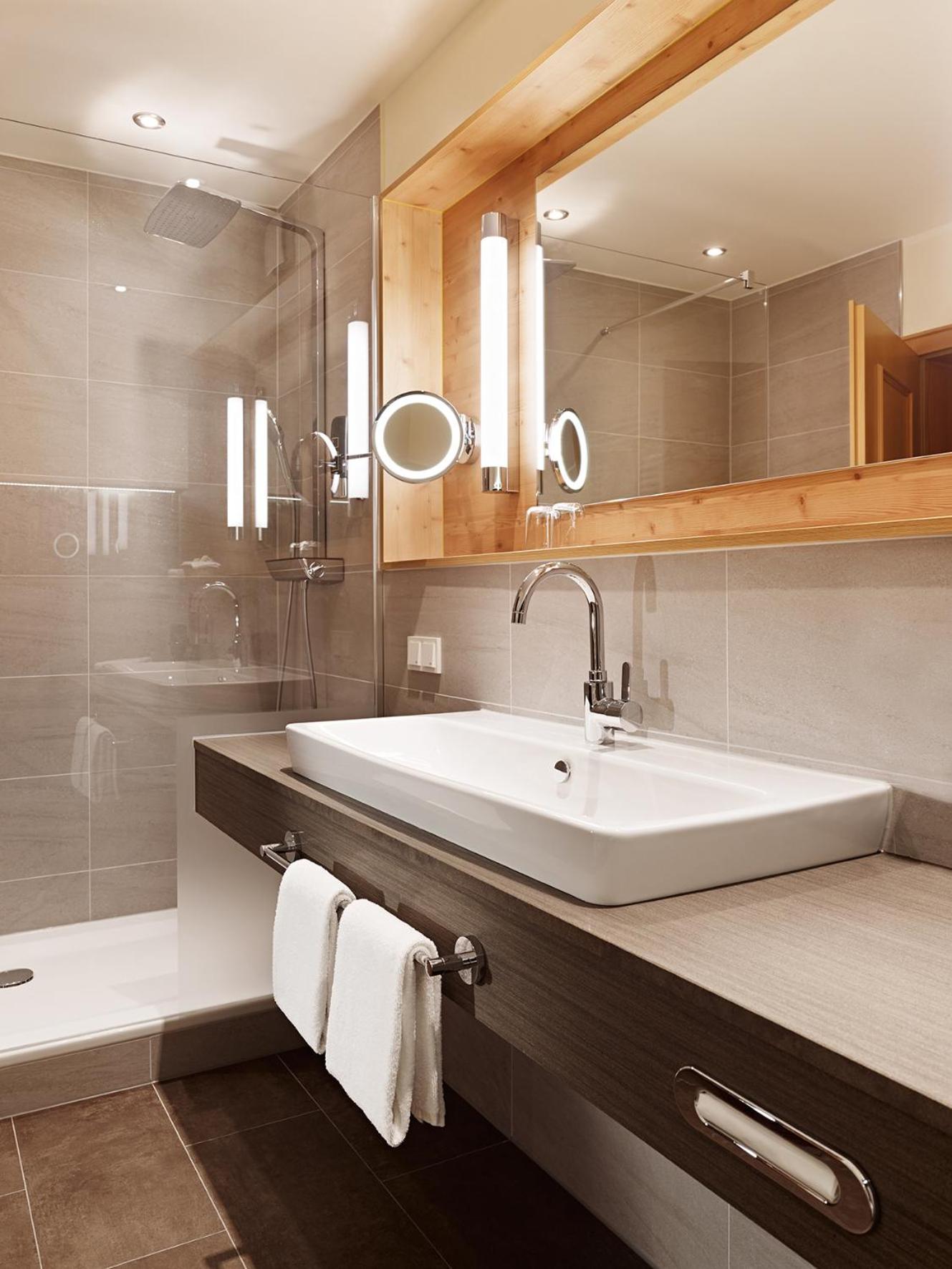 Suite with Panorama View and Balcony - Photo 4