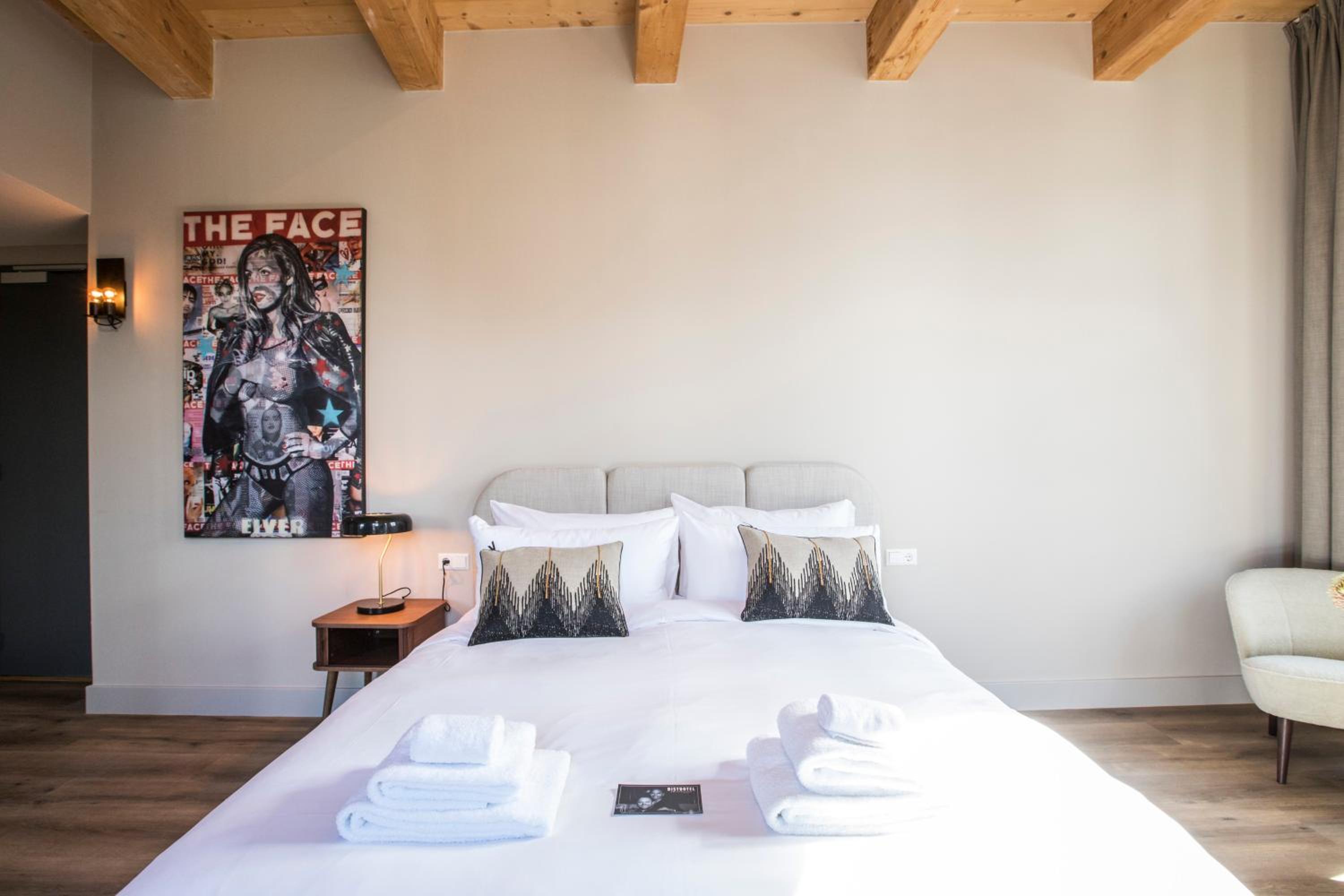 Double Room with Balcony - Photo 2