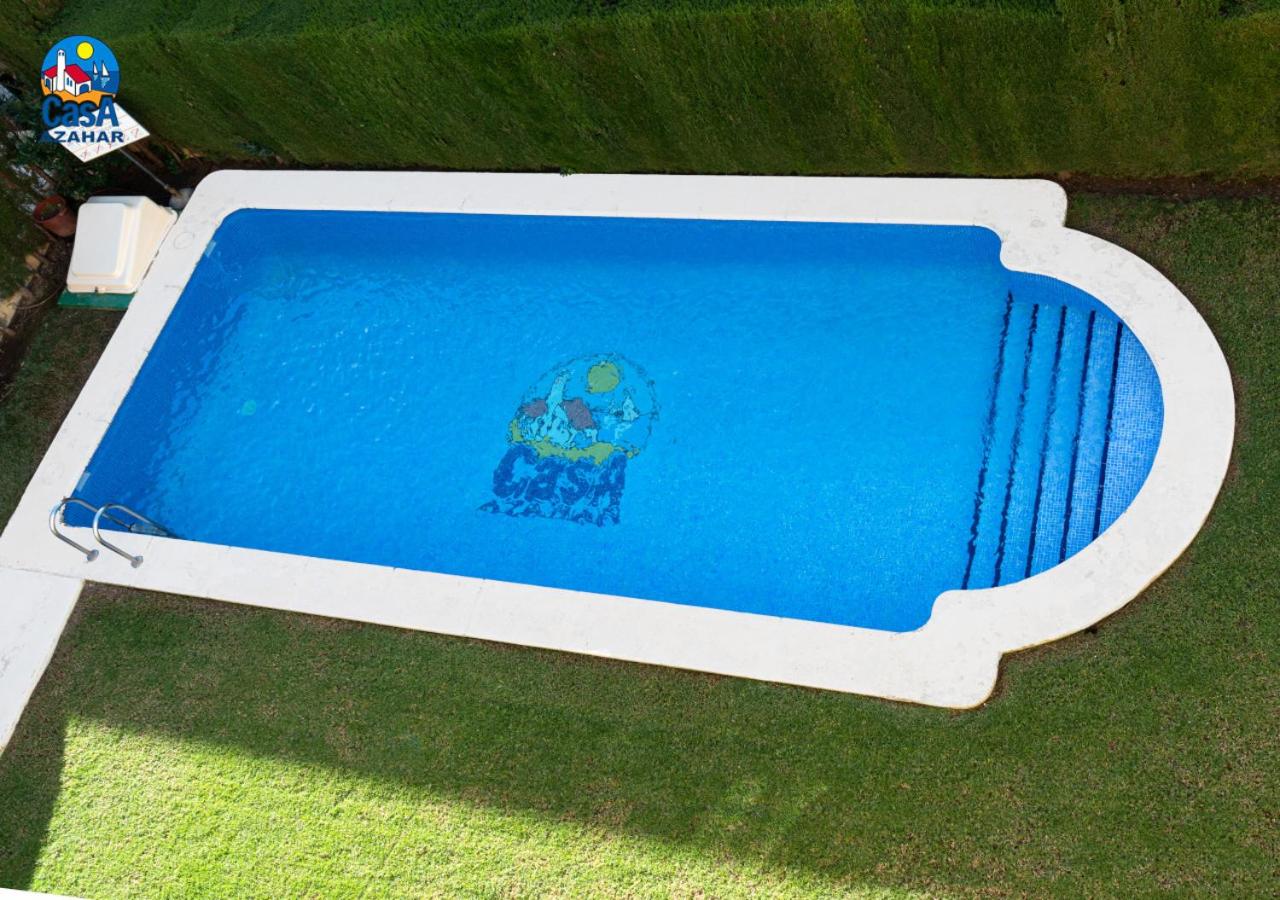 Two-Bedroom Apartment with Pool View photo 3