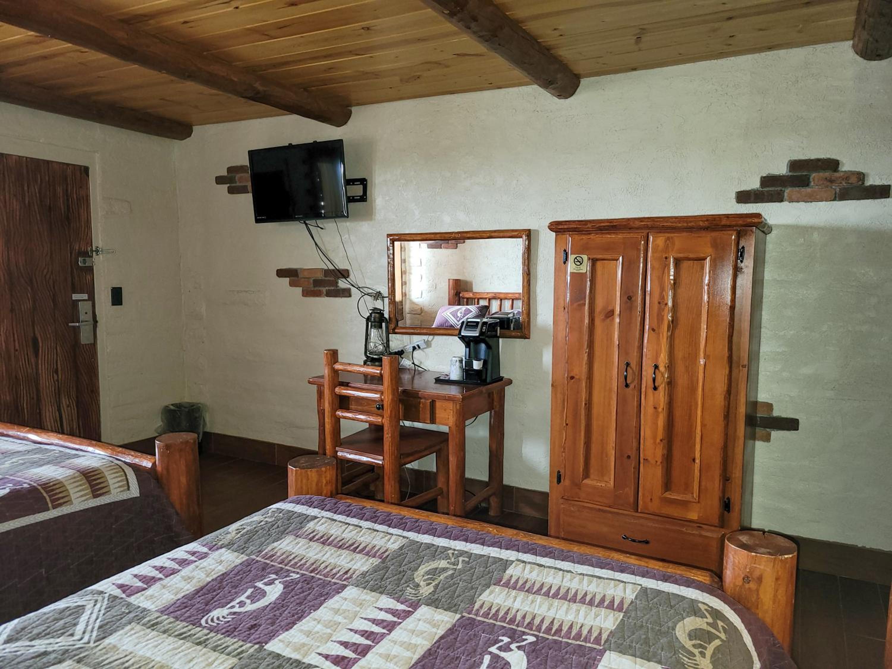Annex Motel - across the street - no extra beds - Photo 11