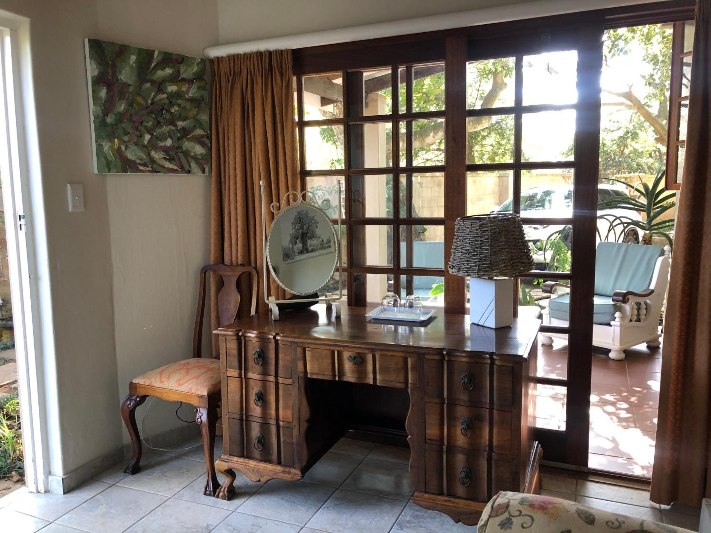 Deluxe King Suite - Photo 3