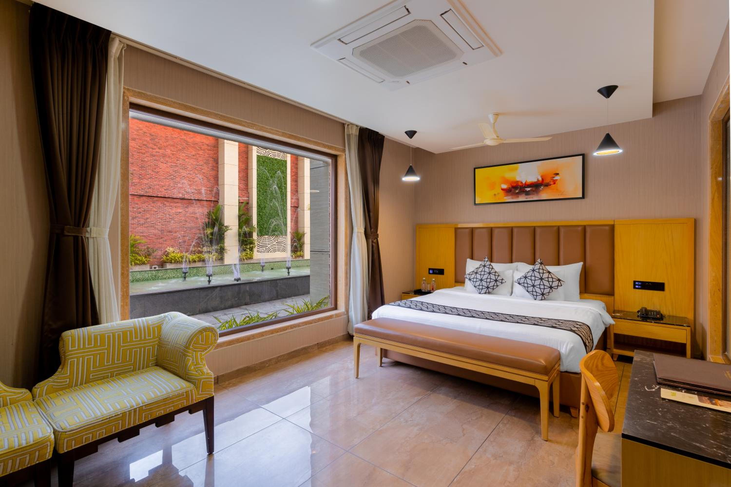 Double Room with Pool View - Photo 2