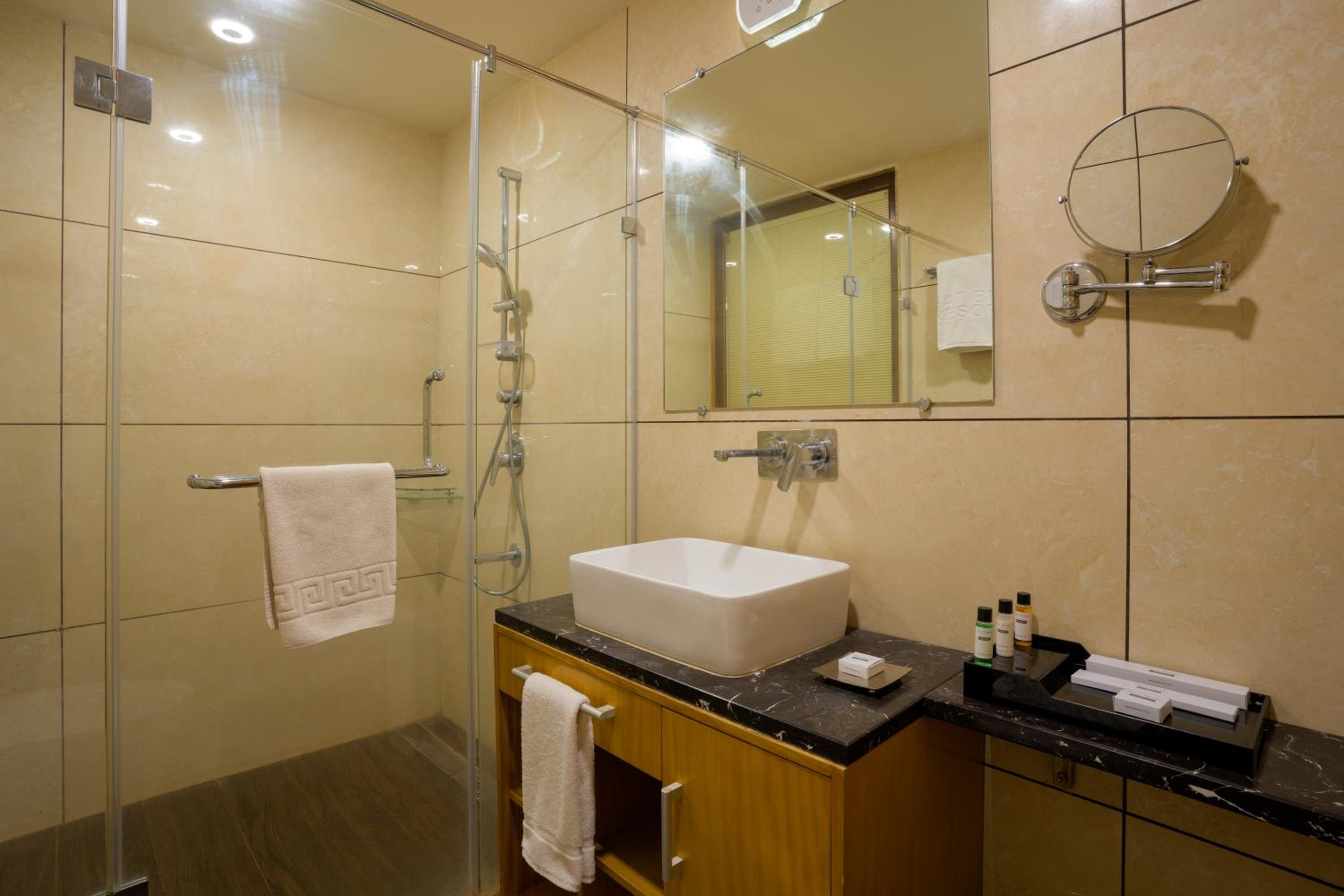 Double Room with Pool View - Photo 4