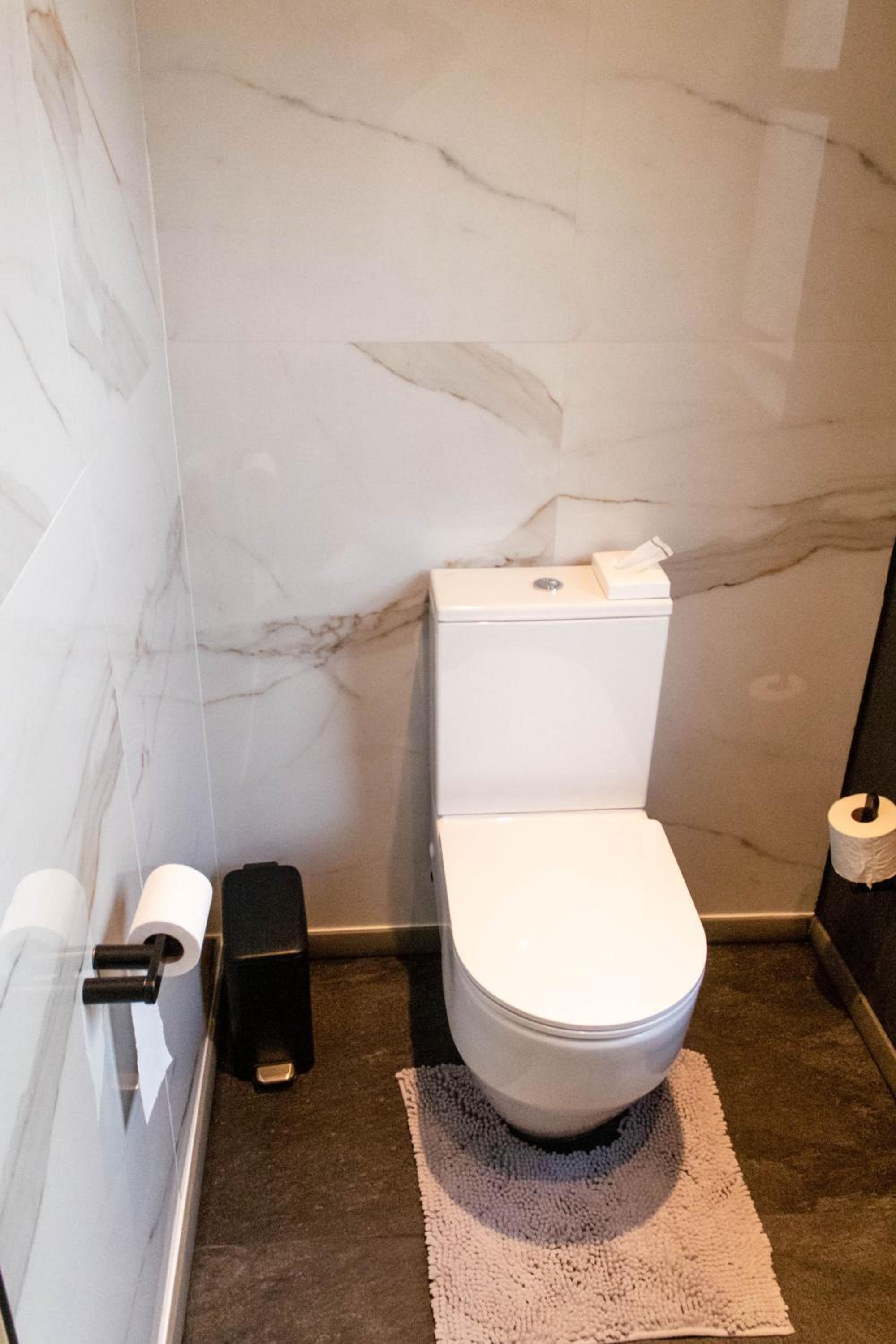 Deluxe King Suite - Photo 32
