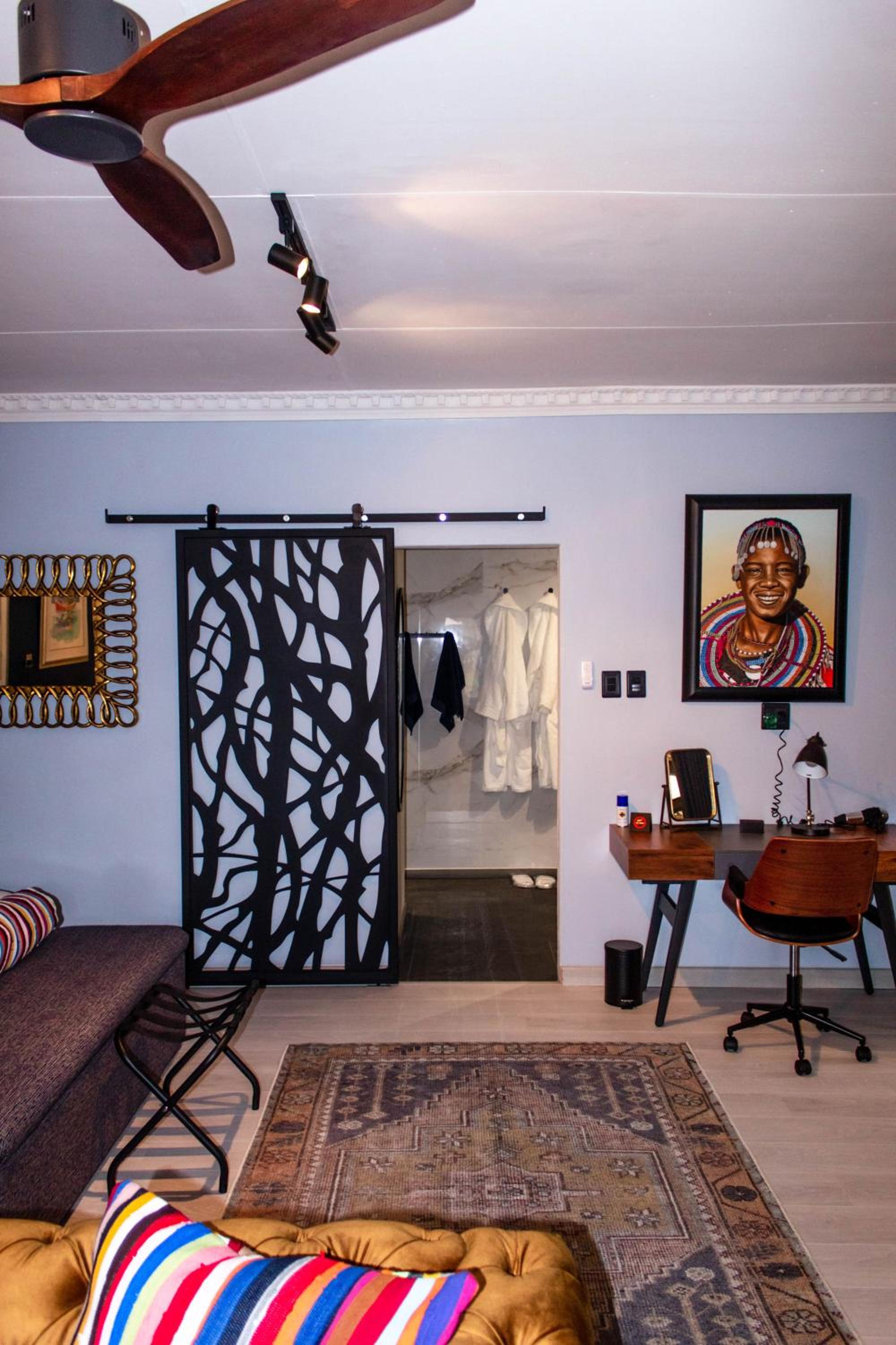 Deluxe King Suite - Photo 26