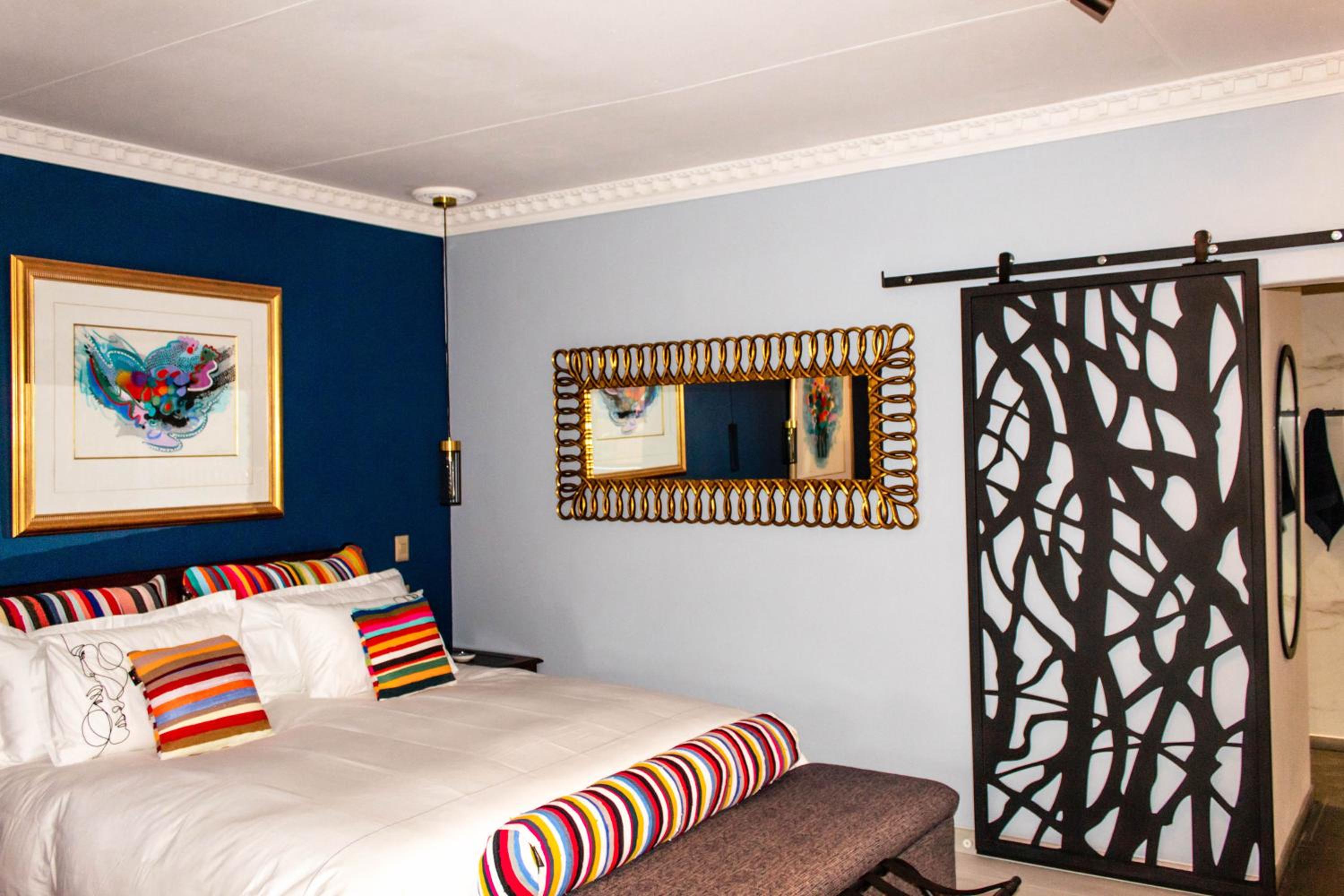 Deluxe King Suite - Photo 10