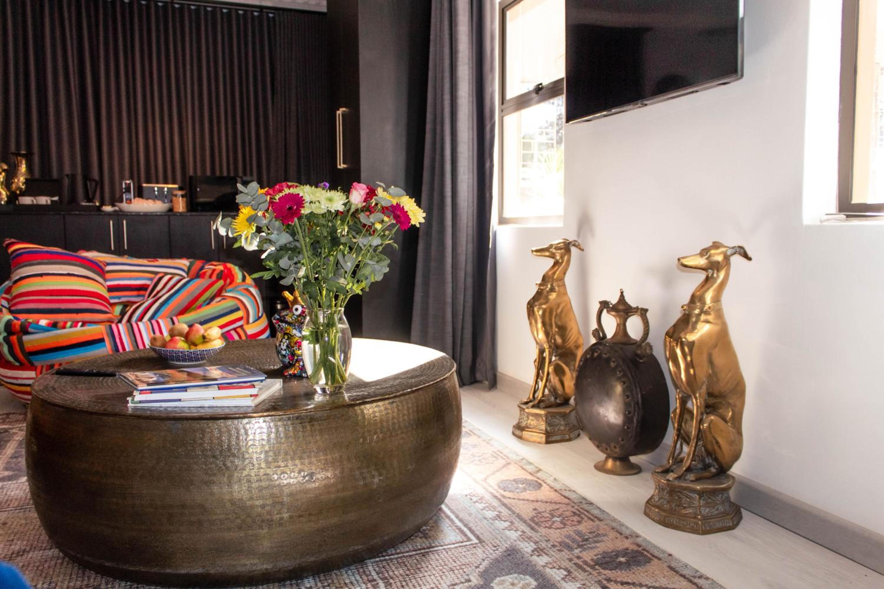 Deluxe King Suite - Photo 22