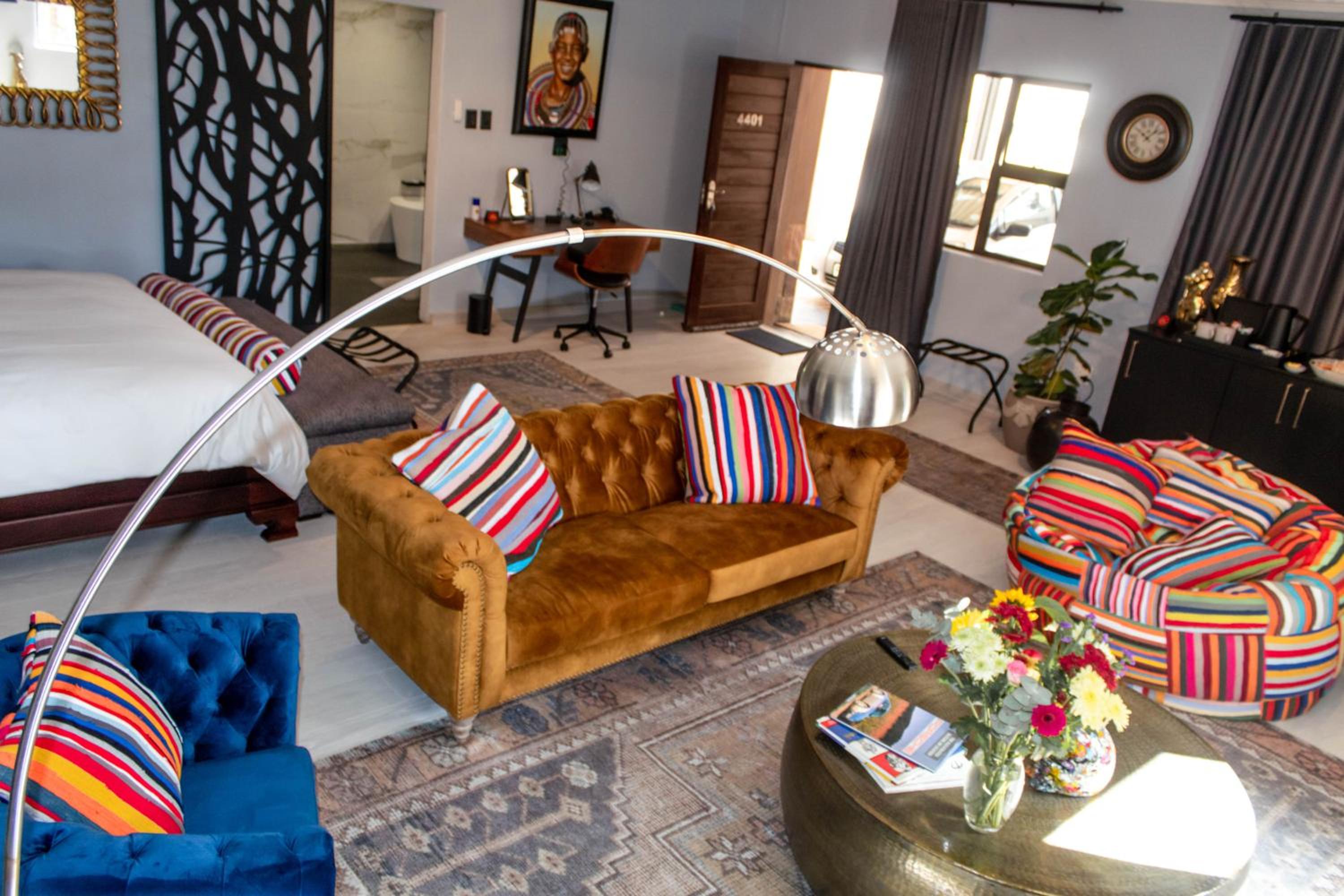 Deluxe King Suite - Photo 19