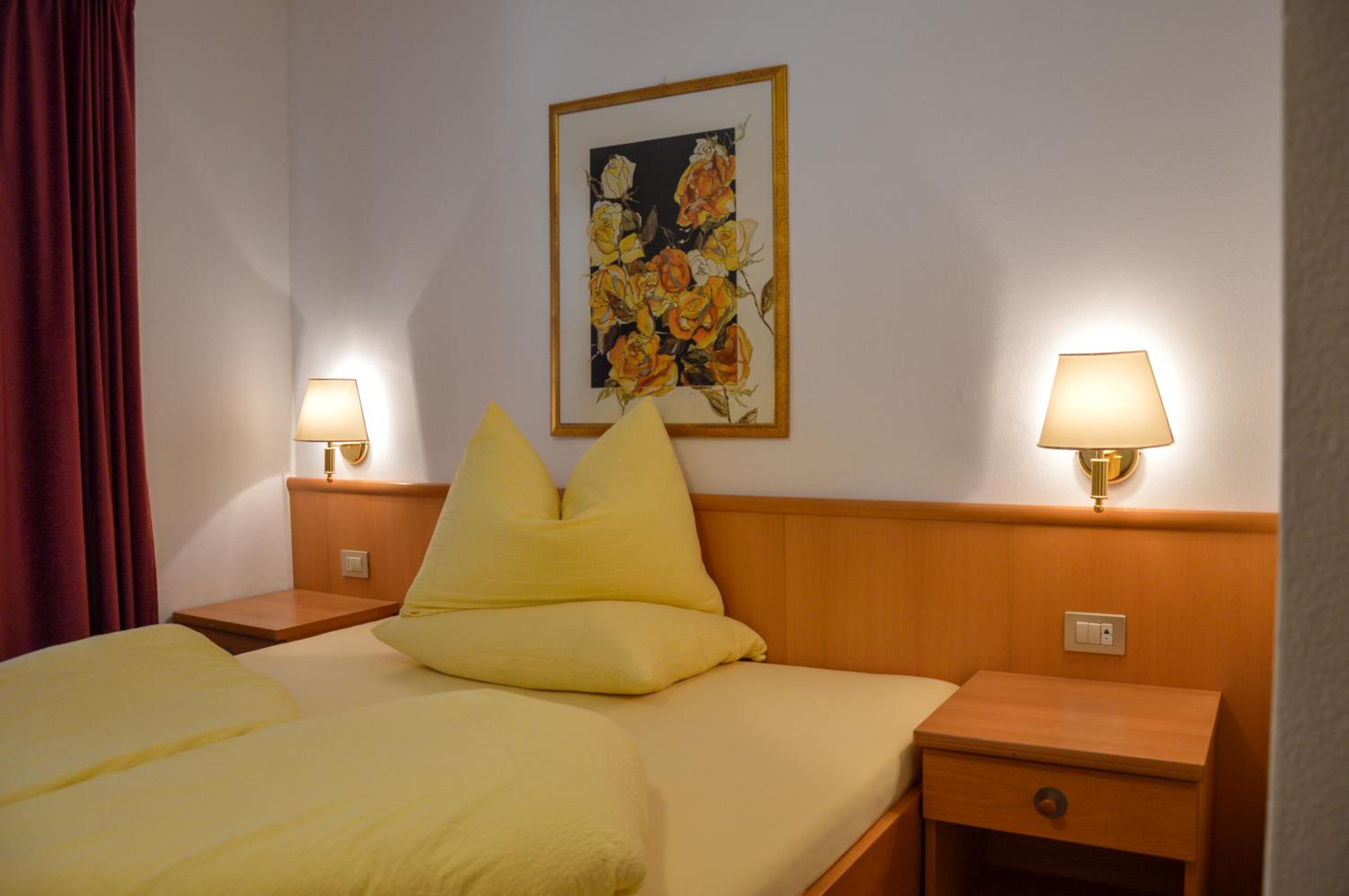 Double Room with Balcony - Photo 4