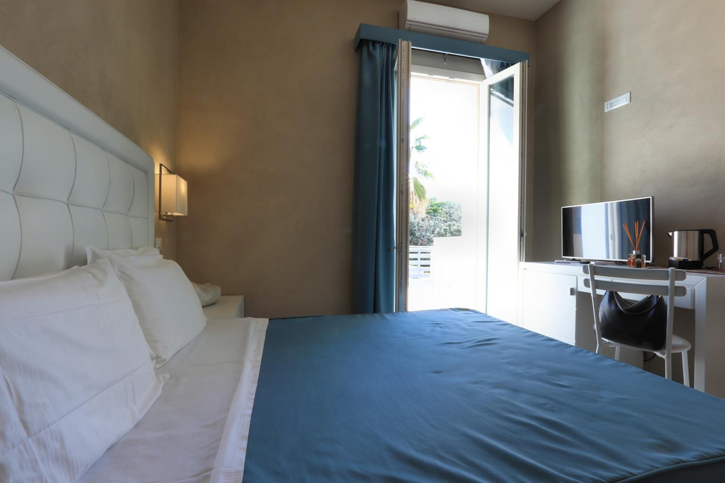 Double Room with Terrace - Photo 1