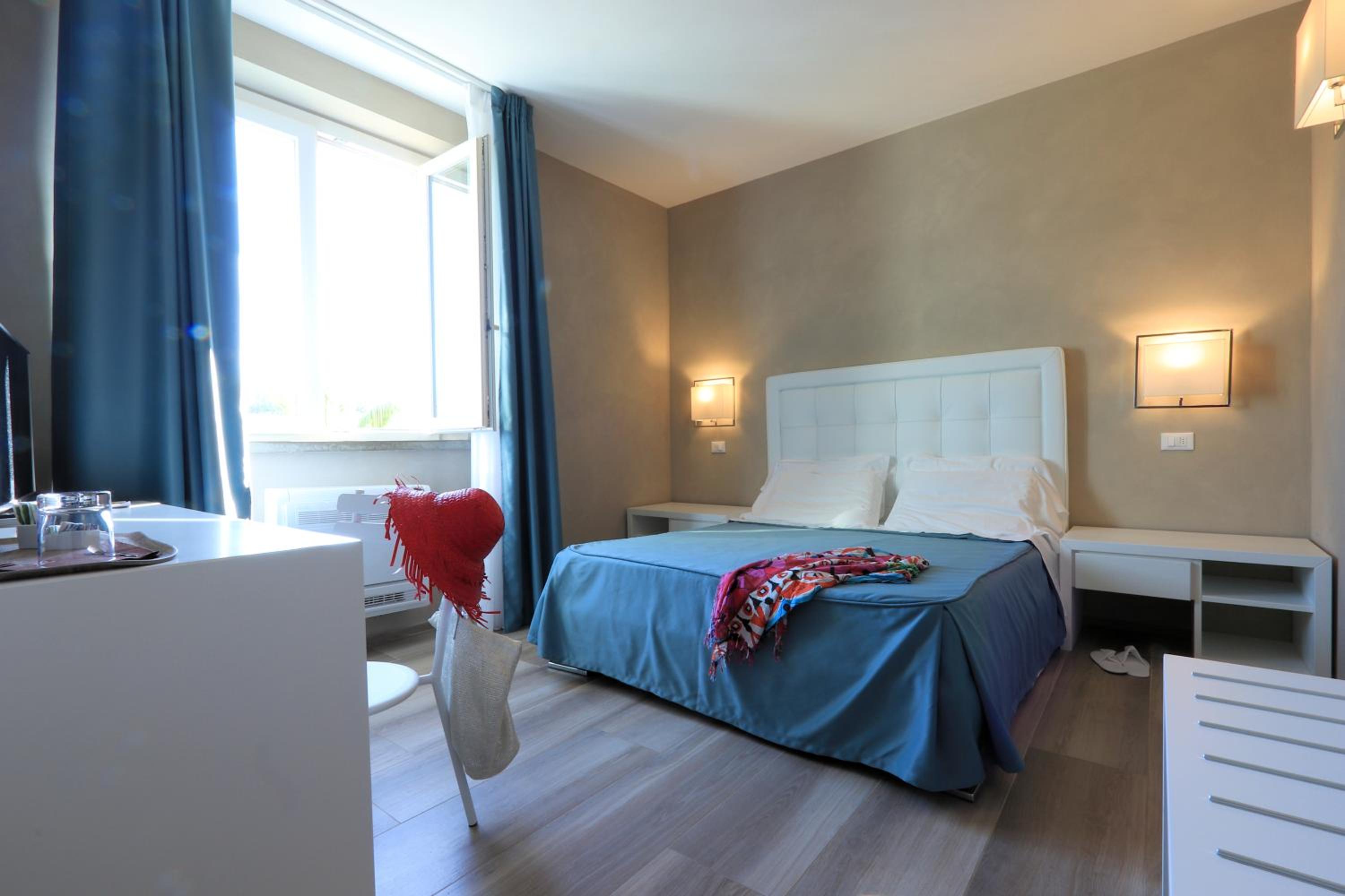 Double Room - Photo 8