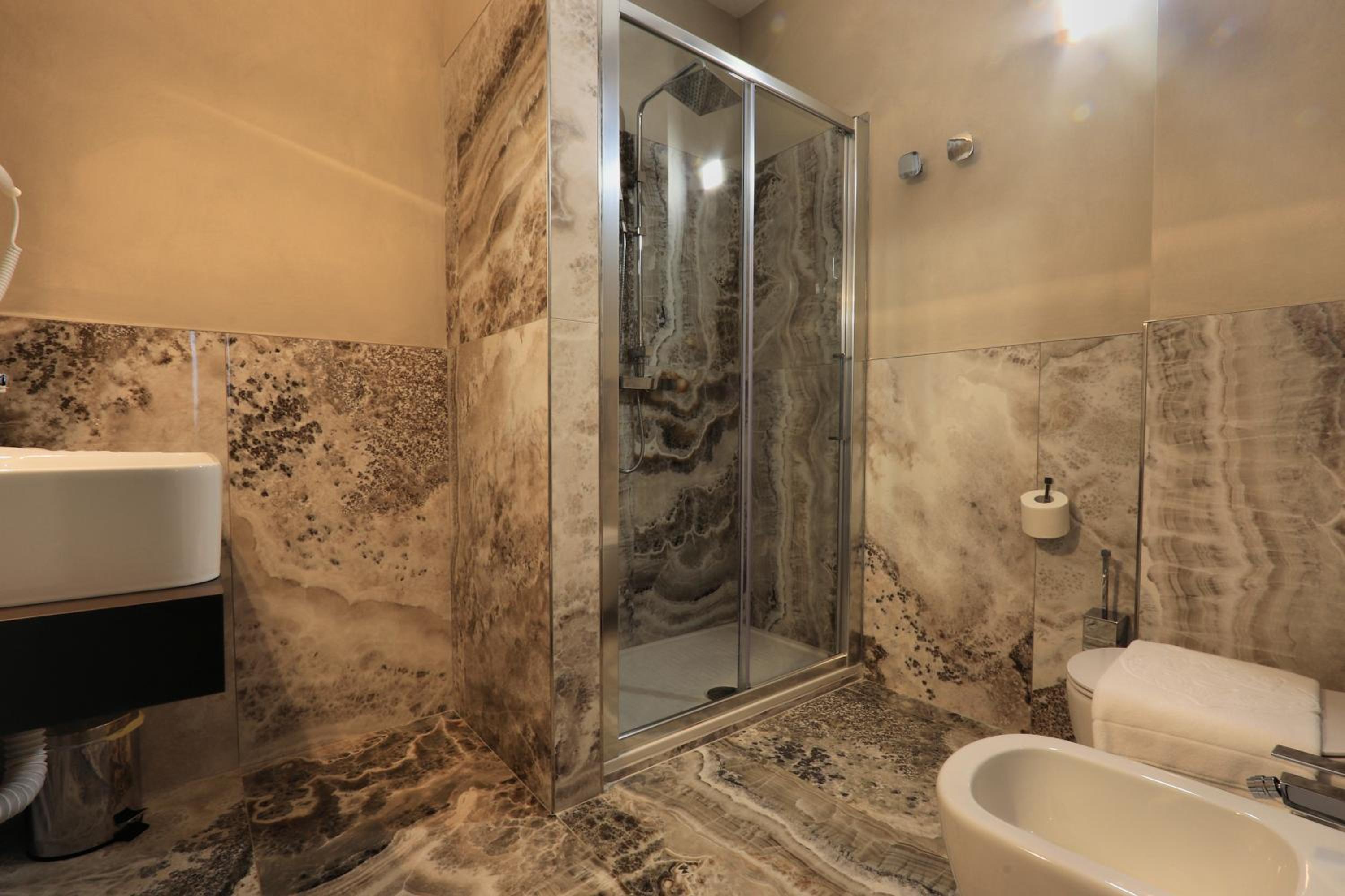 Double Room - Photo 2