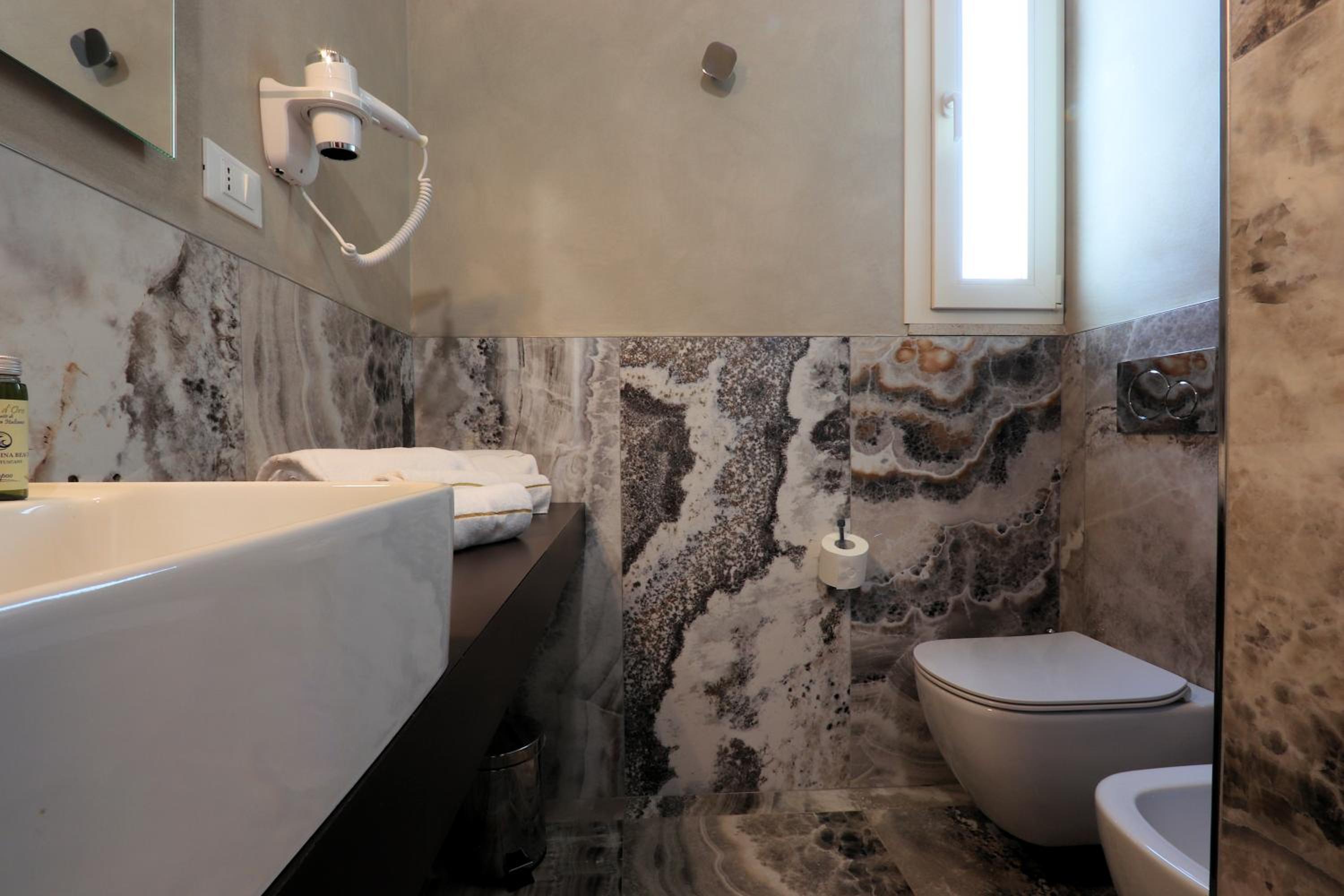 Double Room with Terrace - Photo 8