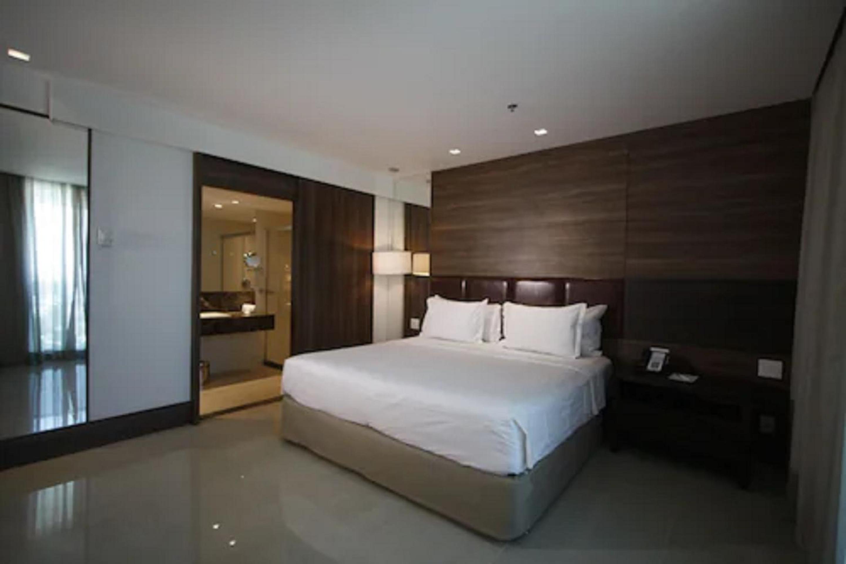 Queen Suite - Disability Access photo 3