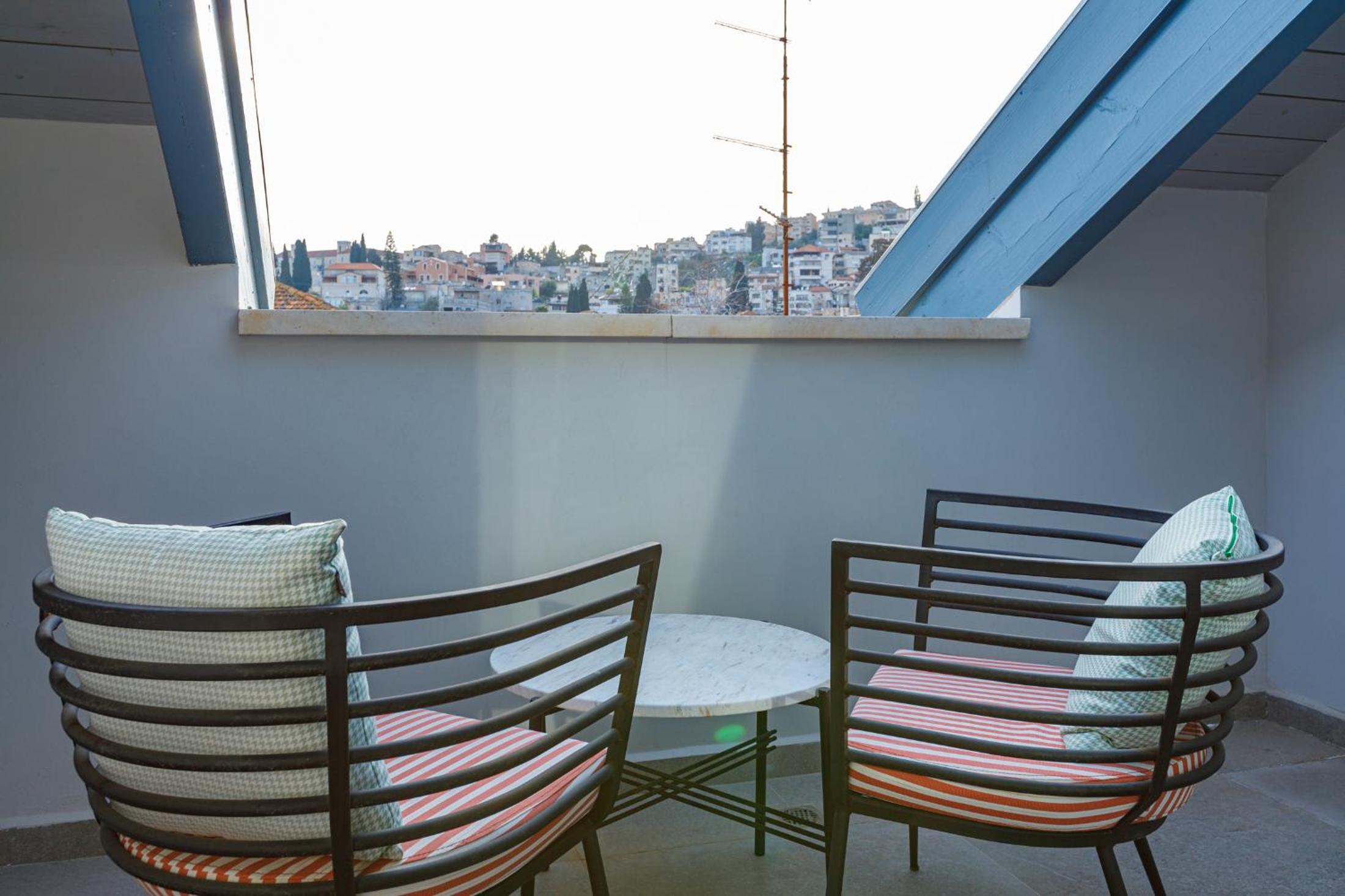Deluxe Double Room with Balcony - Photo 5