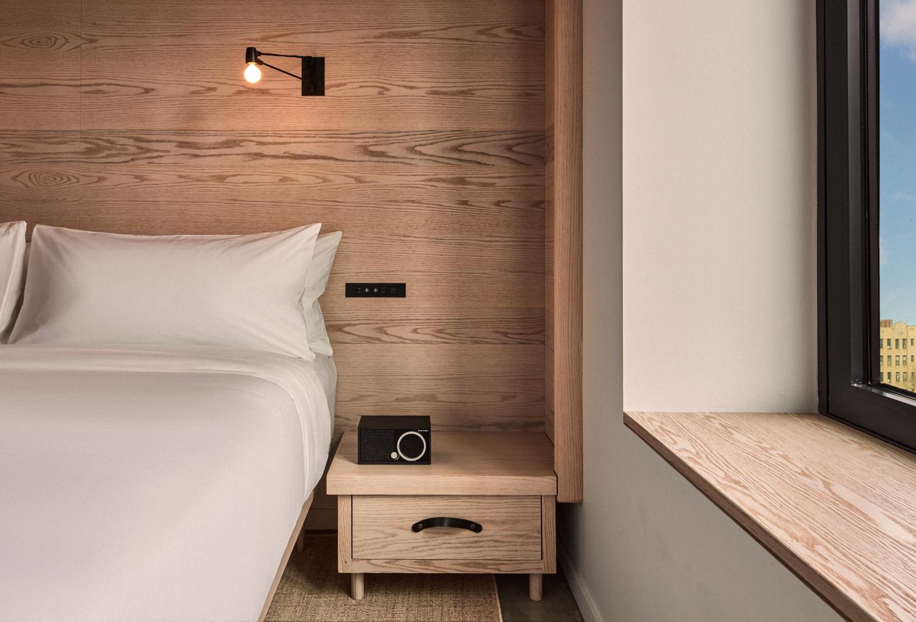 Deluxe Double Room thumbnail 5
