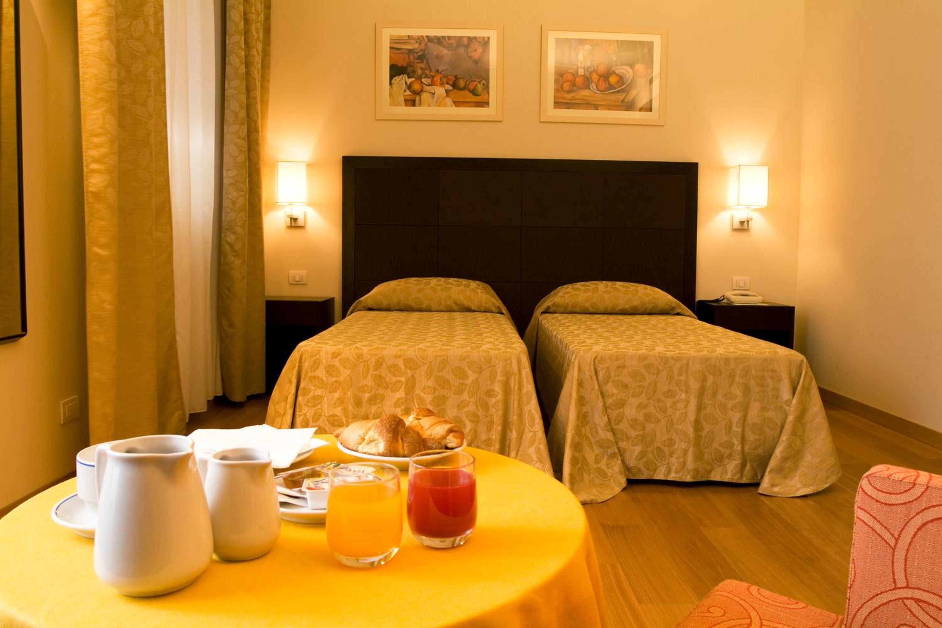 Standard Twin Room photo 2