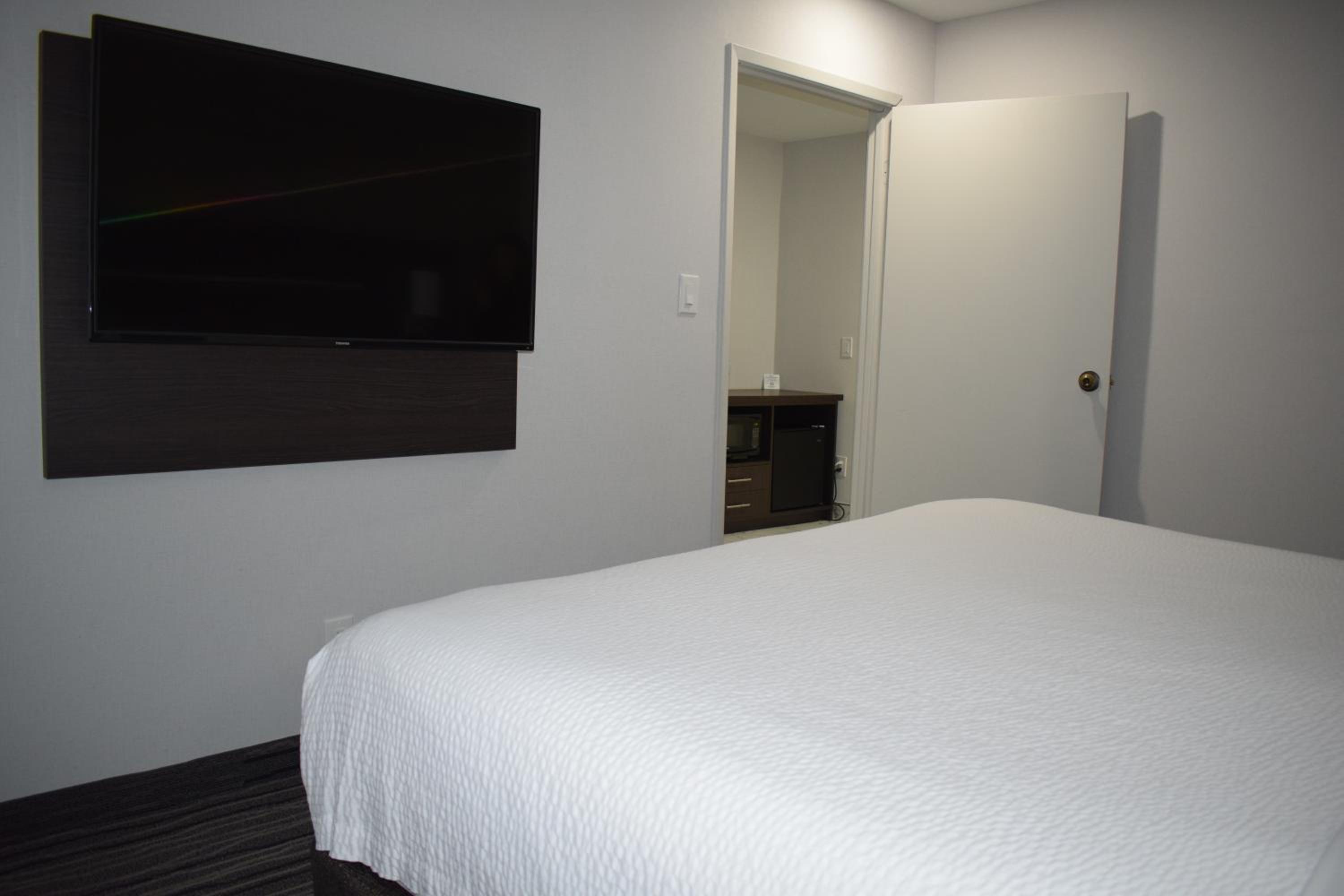One-Bedroom King Suite - Non-Smoking - Photo 3