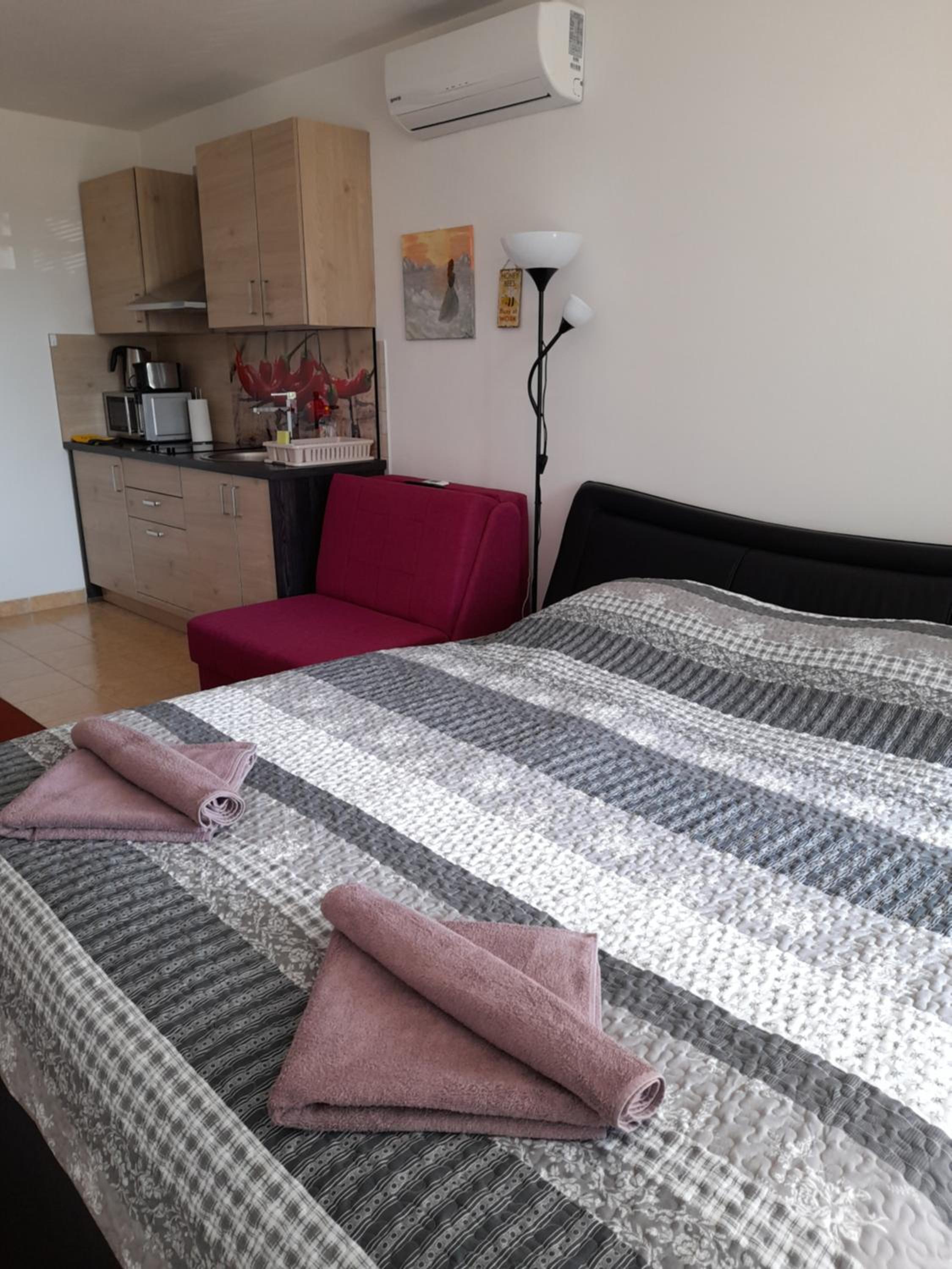 Apartment with Balcony - Photo 14