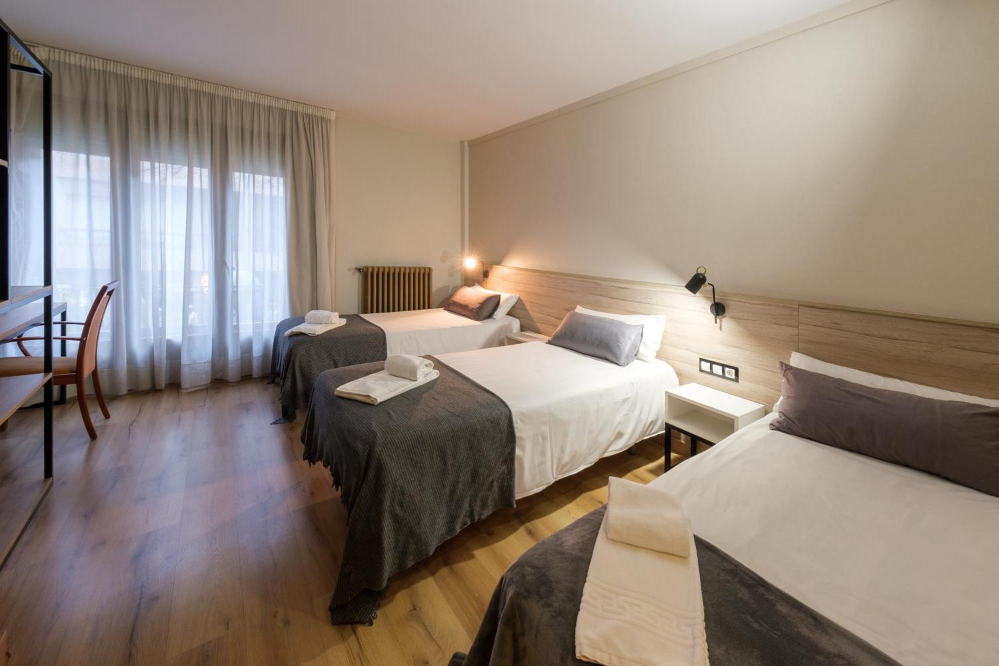 Double or Twin Room - Photo 6